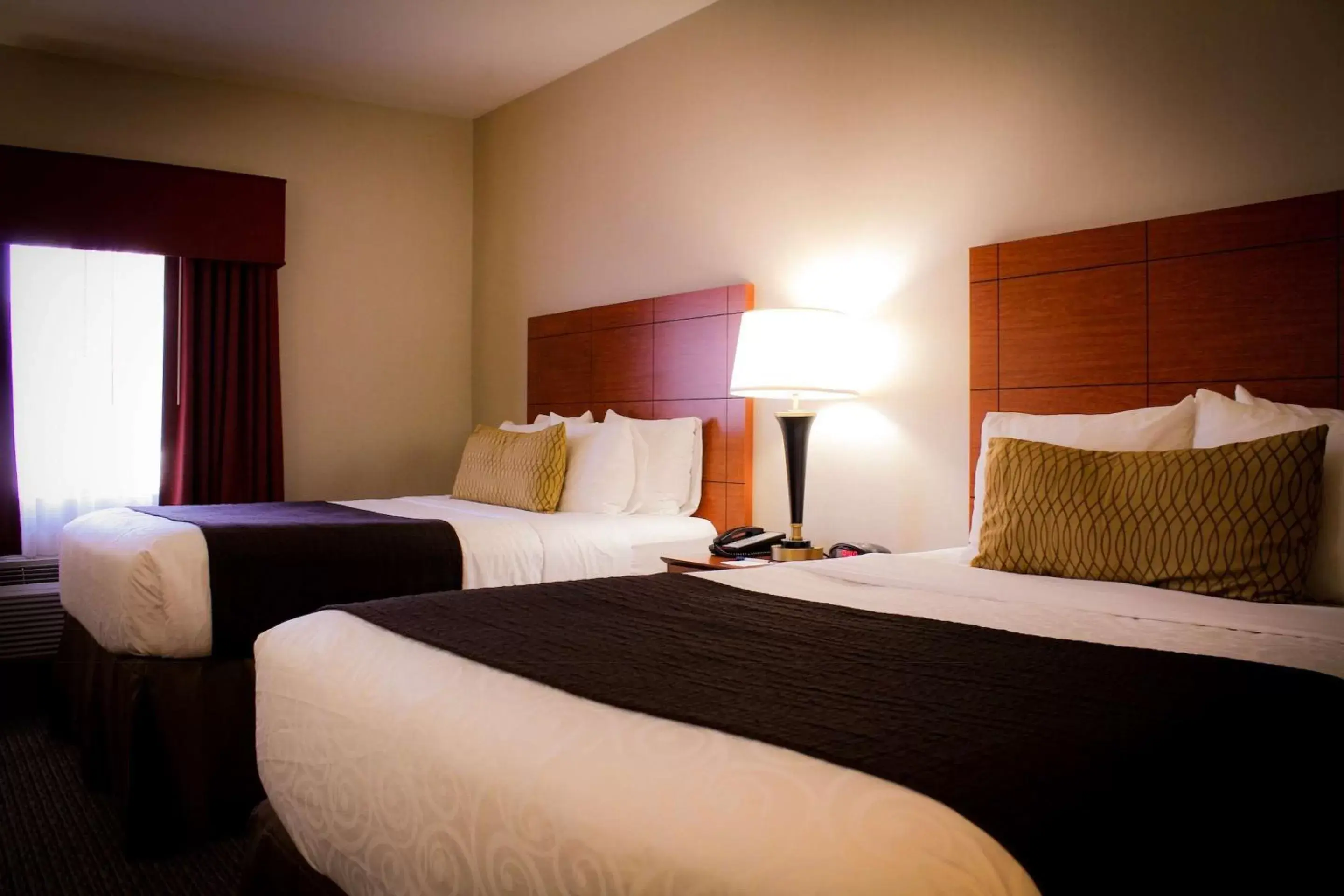 Photo of the whole room, Bed in Best Western Plus Arrowhead Hotel Photo of the whole room, Bed in Best Western Plus Arrowhead Hotel