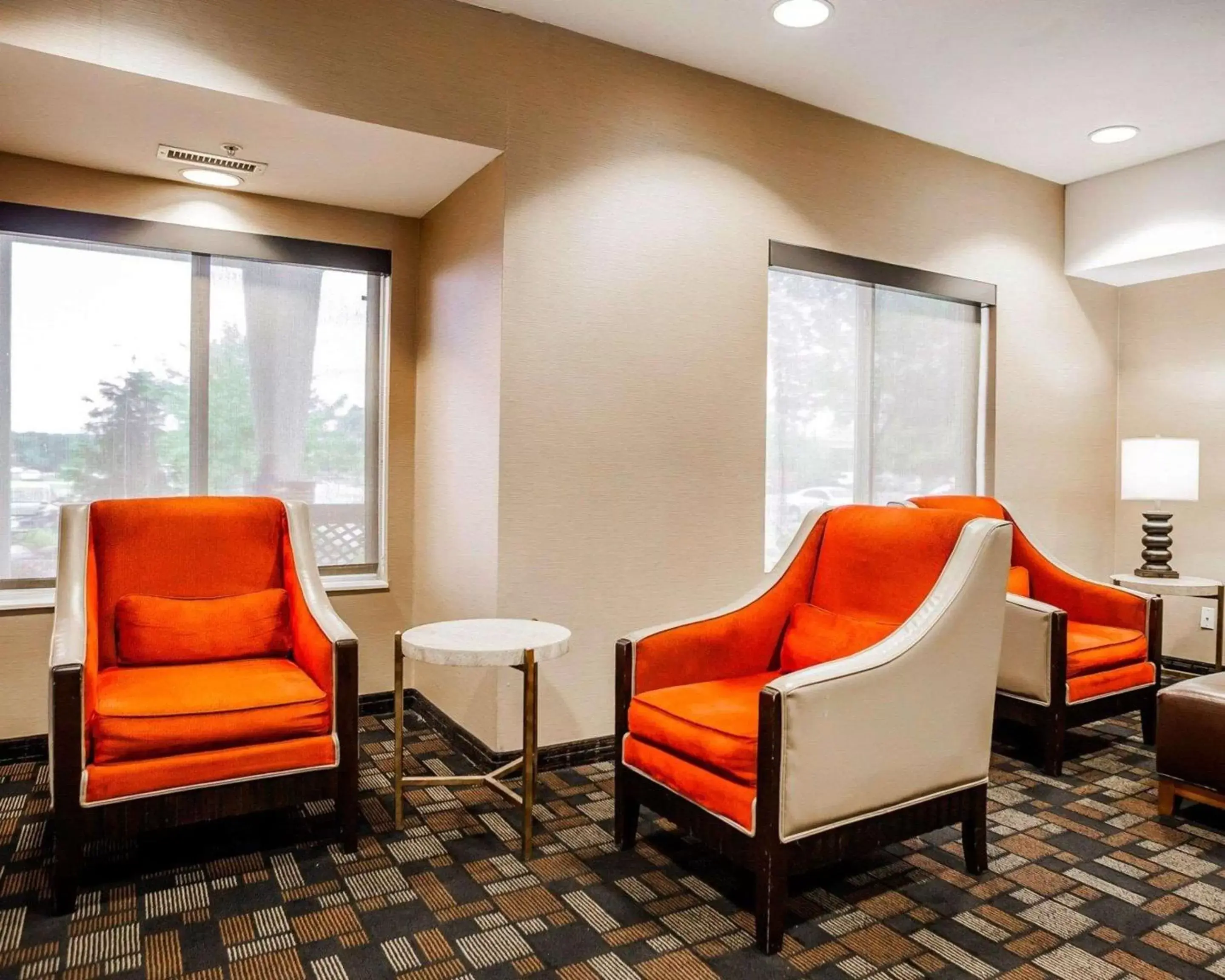 Lobby or reception, Seating Area in Comfort Suites - Independence