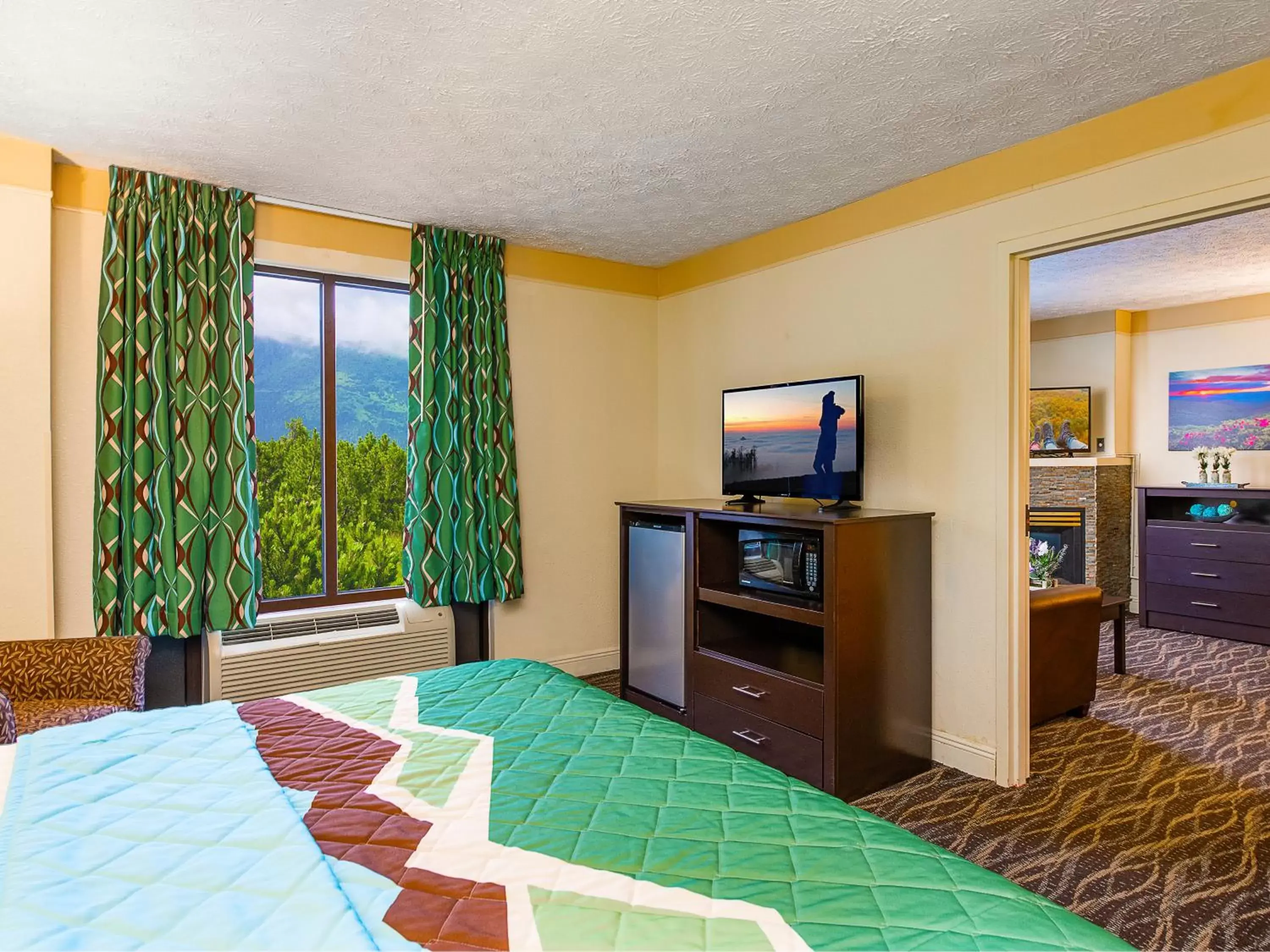 TV and multimedia in Country Cascades Waterpark Resort