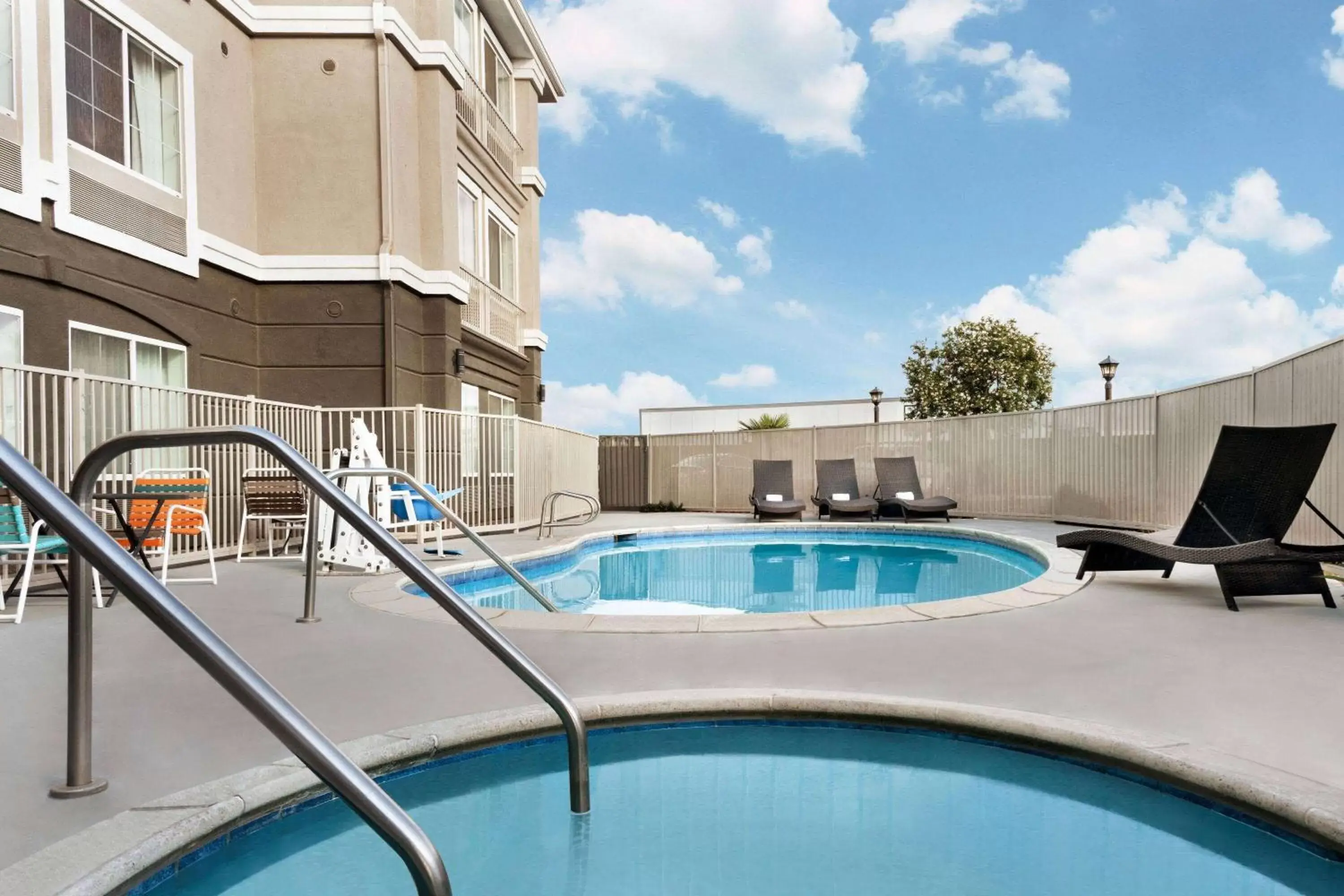 Swimming Pool in La Quinta Inn & Suites by Wyndham Hesperia Victorville