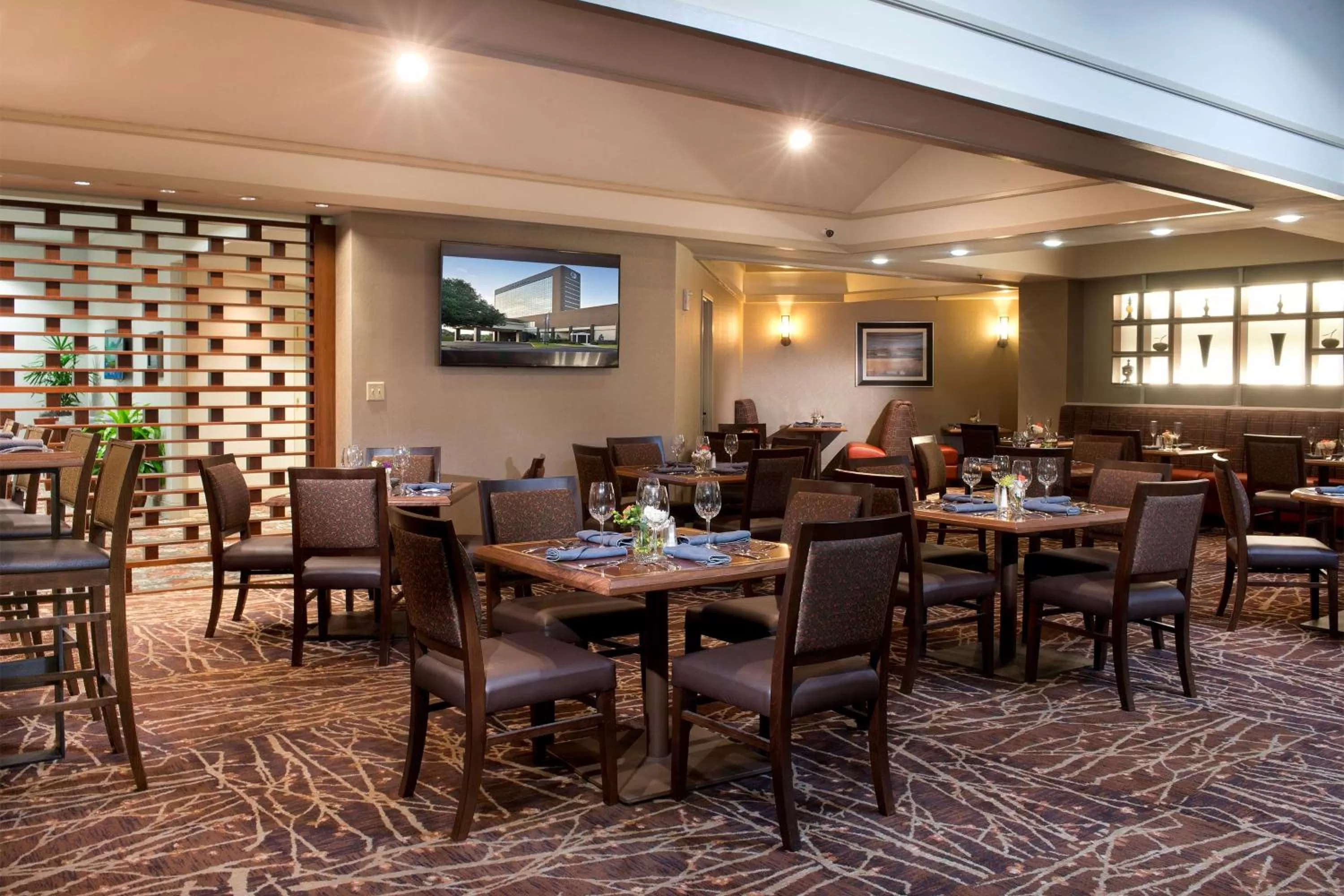 Restaurant/places to eat in DoubleTree by Hilton Lafayette