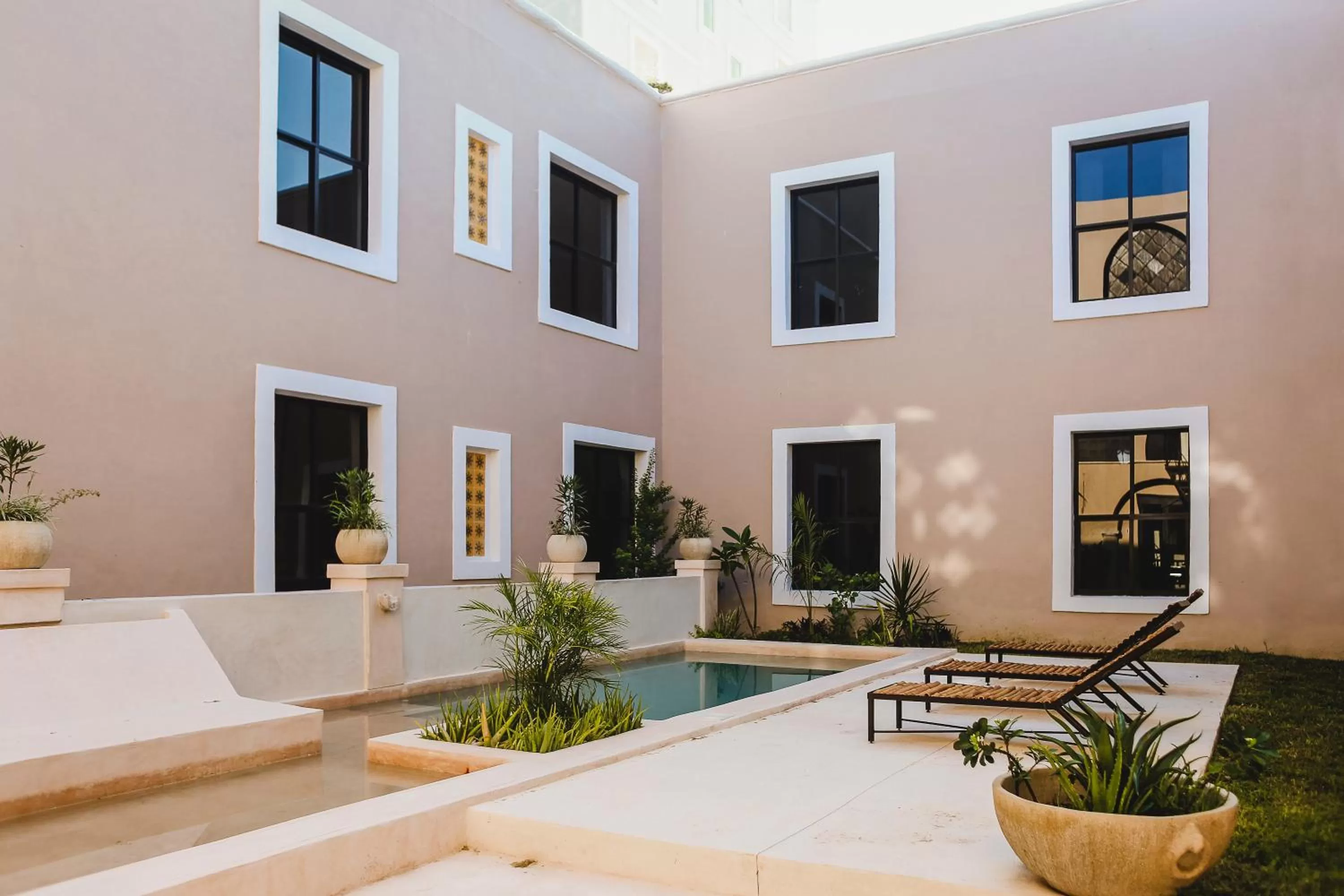 Swimming pool in Hotel Merida