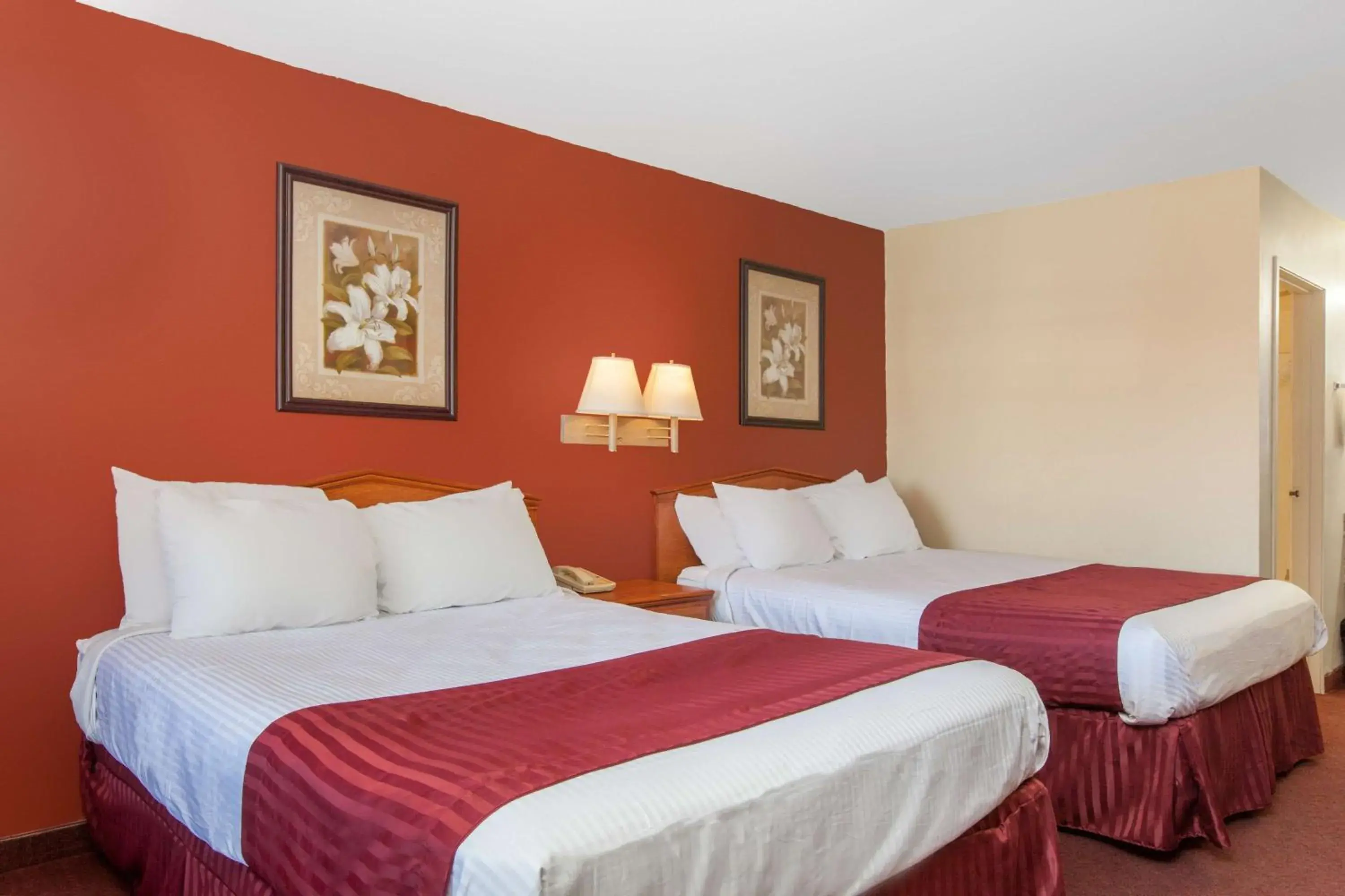 Photo of the whole room, Bed in America's Best Value Inn & Suites Bakersfield Central Photo of the whole room, Bed in America's Best Value Inn & Suites Bakersfield Central