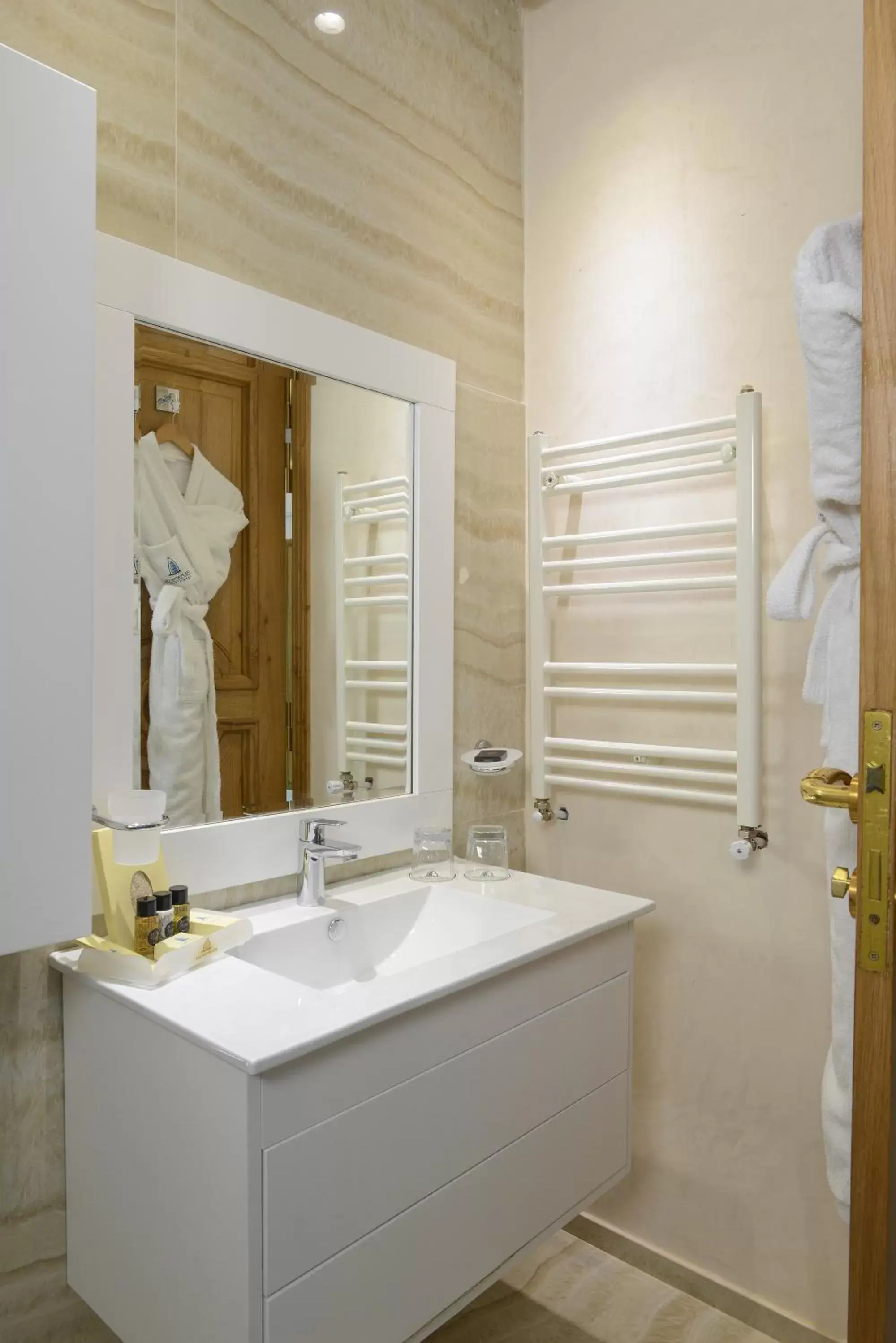 Shower, Bathroom in The Penthouse Suites Hotel