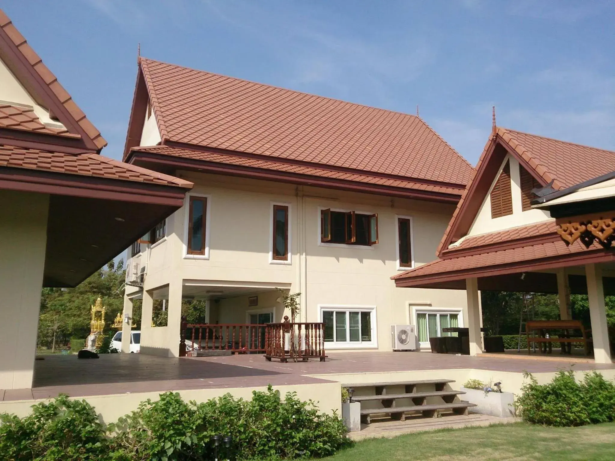 Facade/entrance in Thararin Villa Facade/entrance in Thararin Villa