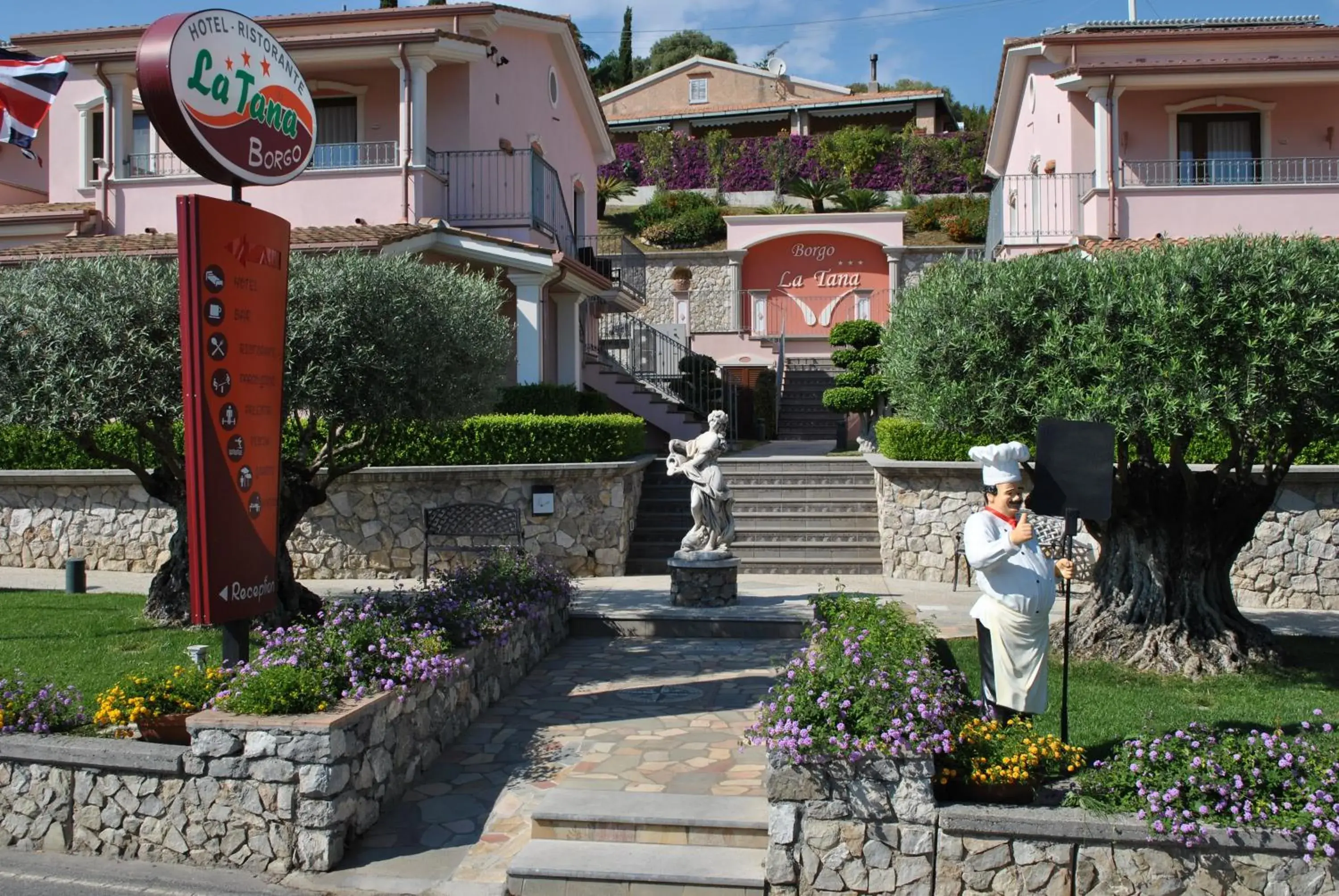 Facade/entrance in Hotel Ristorante Borgo La Tana