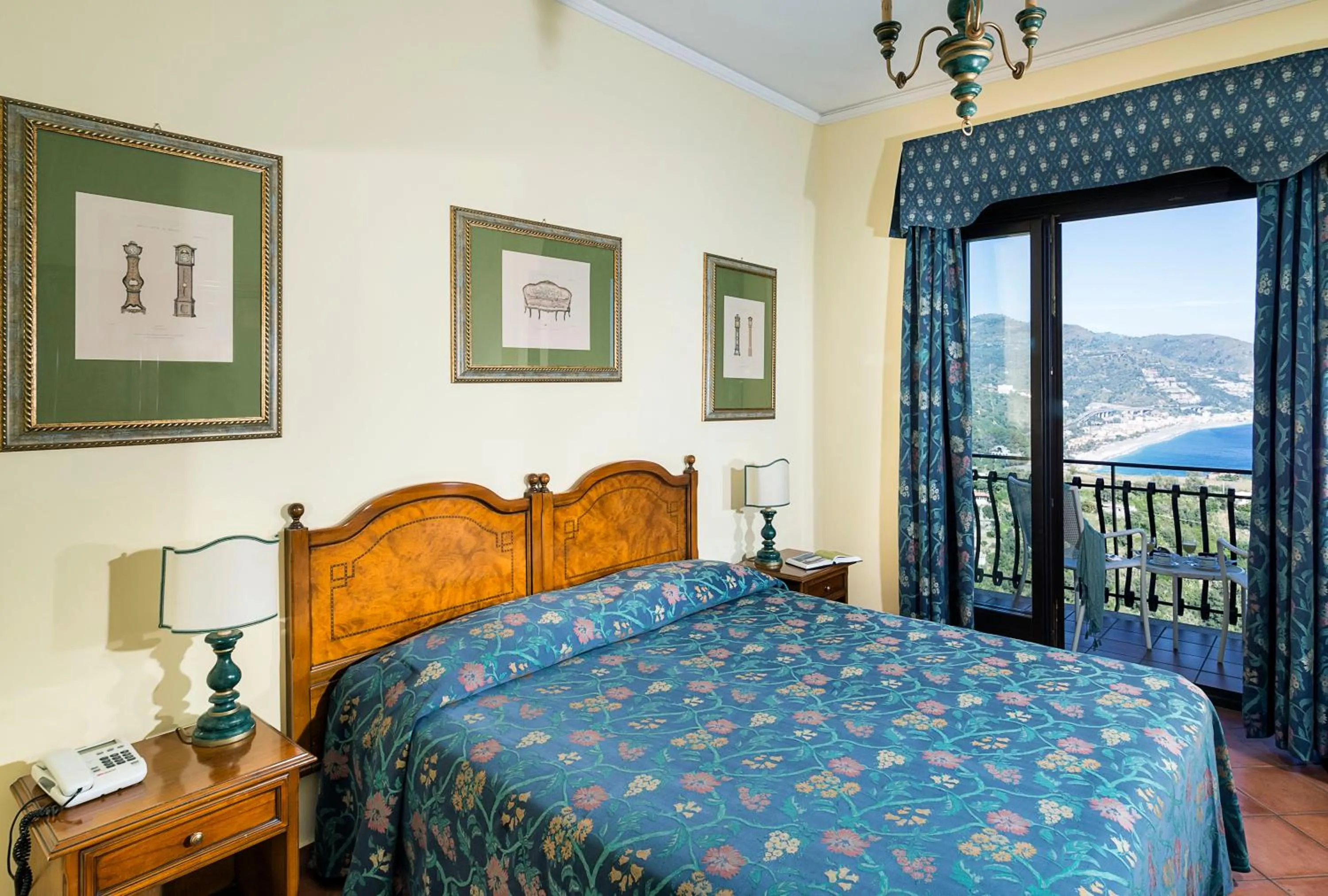 Sea view, Bed in Hotel Sirius