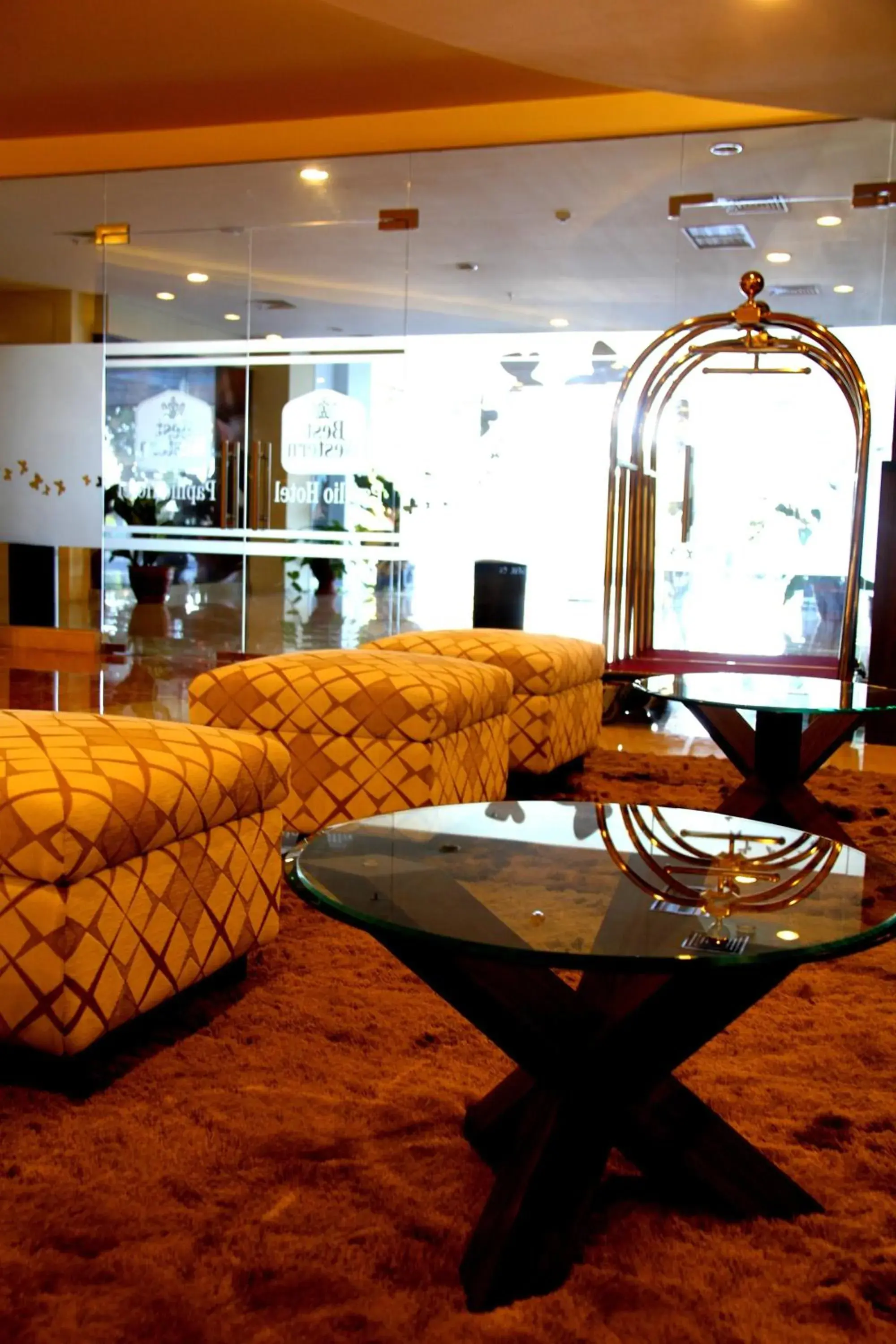 Lobby or reception, Restaurant/Places to Eat in Best Western Papilio Hotel