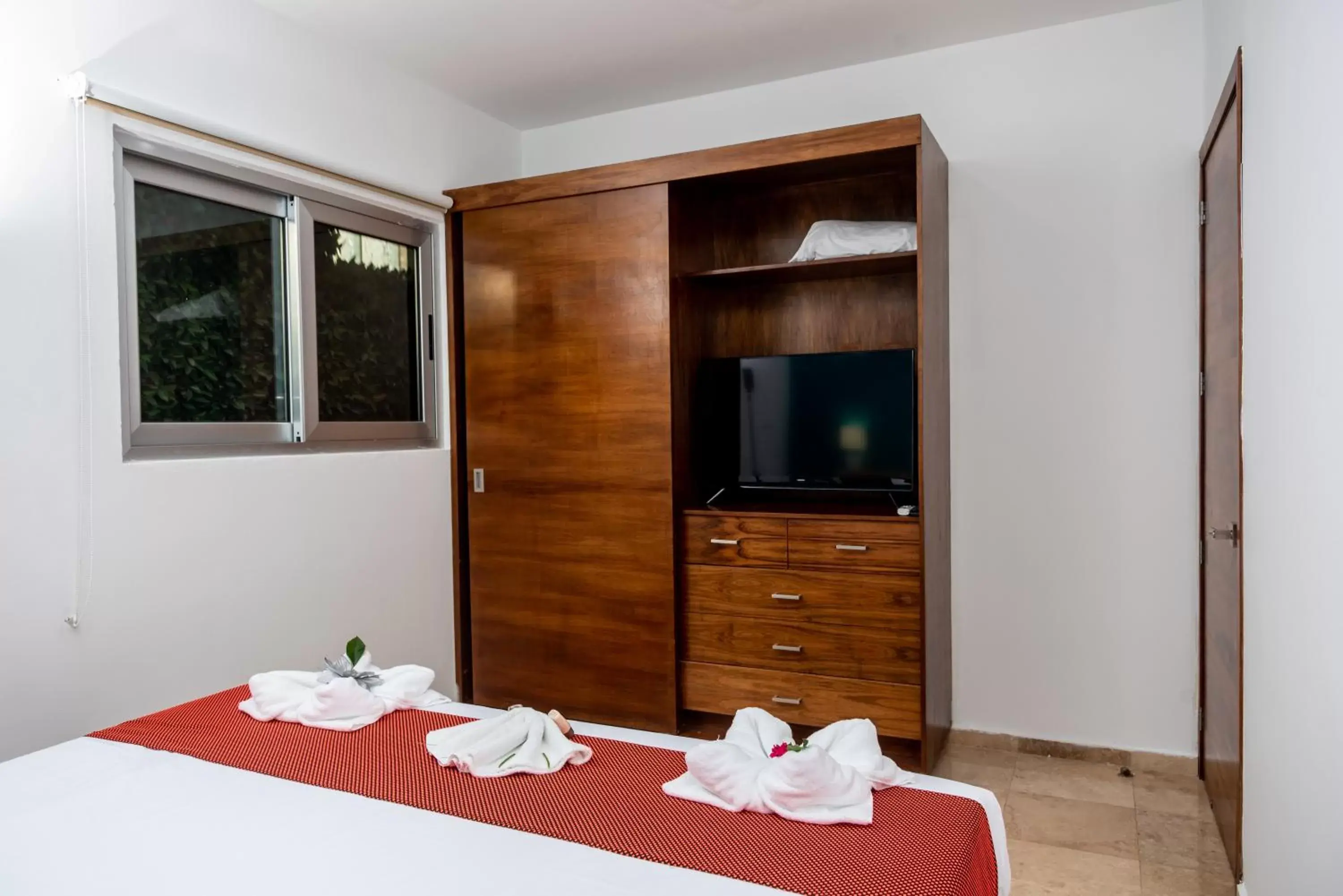 Bedroom, TV/Entertainment Center in Hotel Playa Encantada