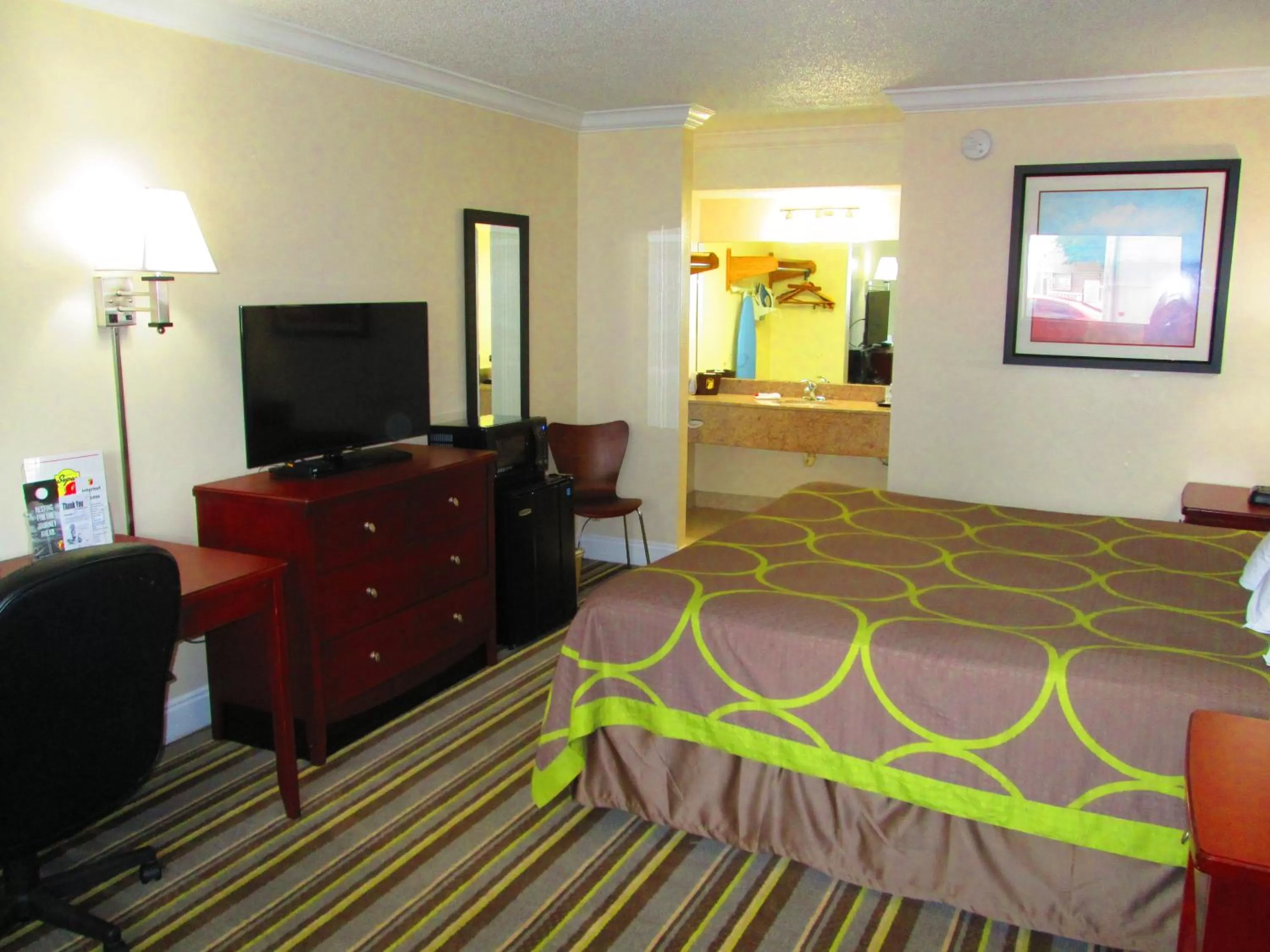 Bed in Super 8 by Wyndham Ft Walton Beach