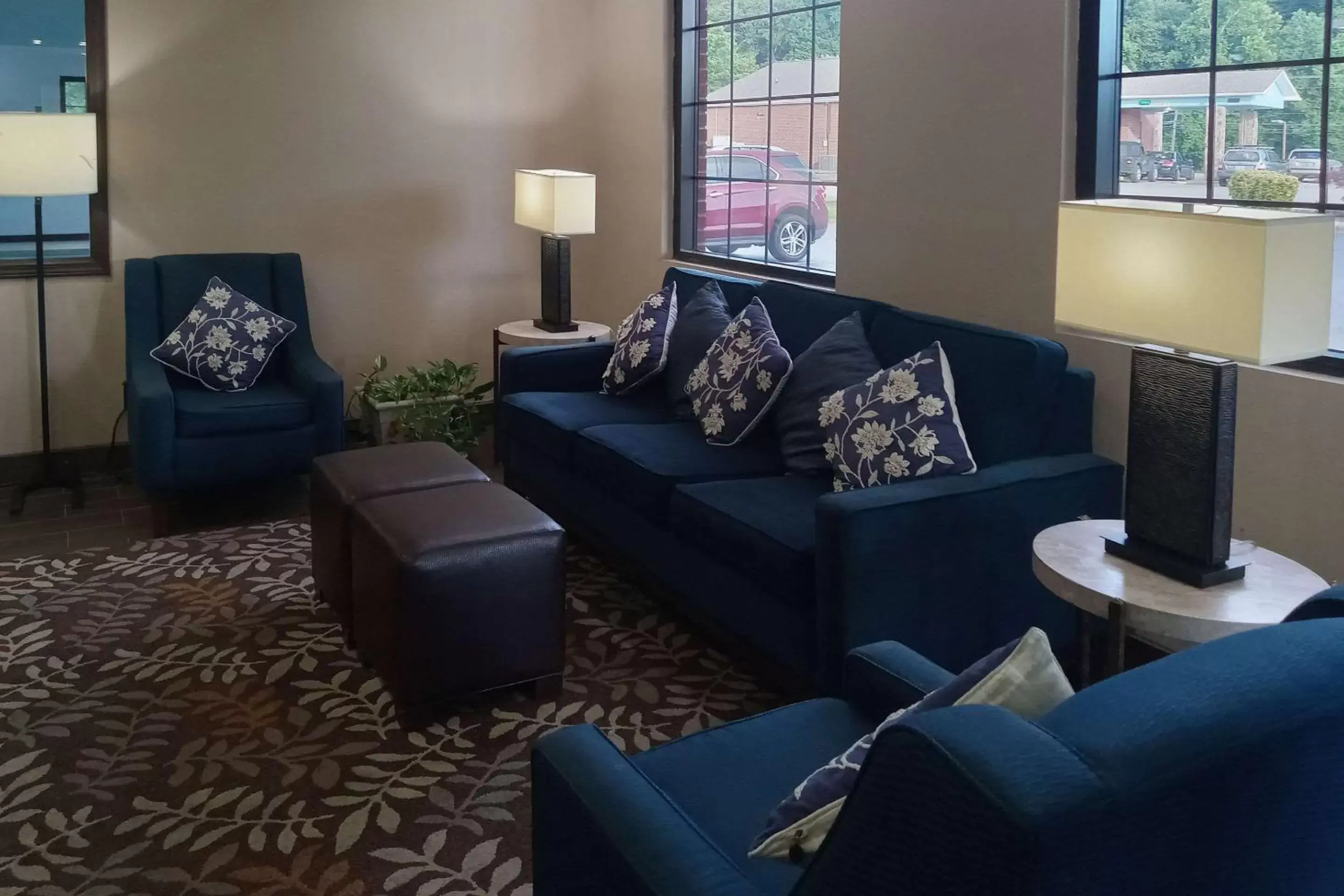 Lobby or reception, Seating Area in Comfort Inn Marion near Downtown & Blue Ridge PKWY