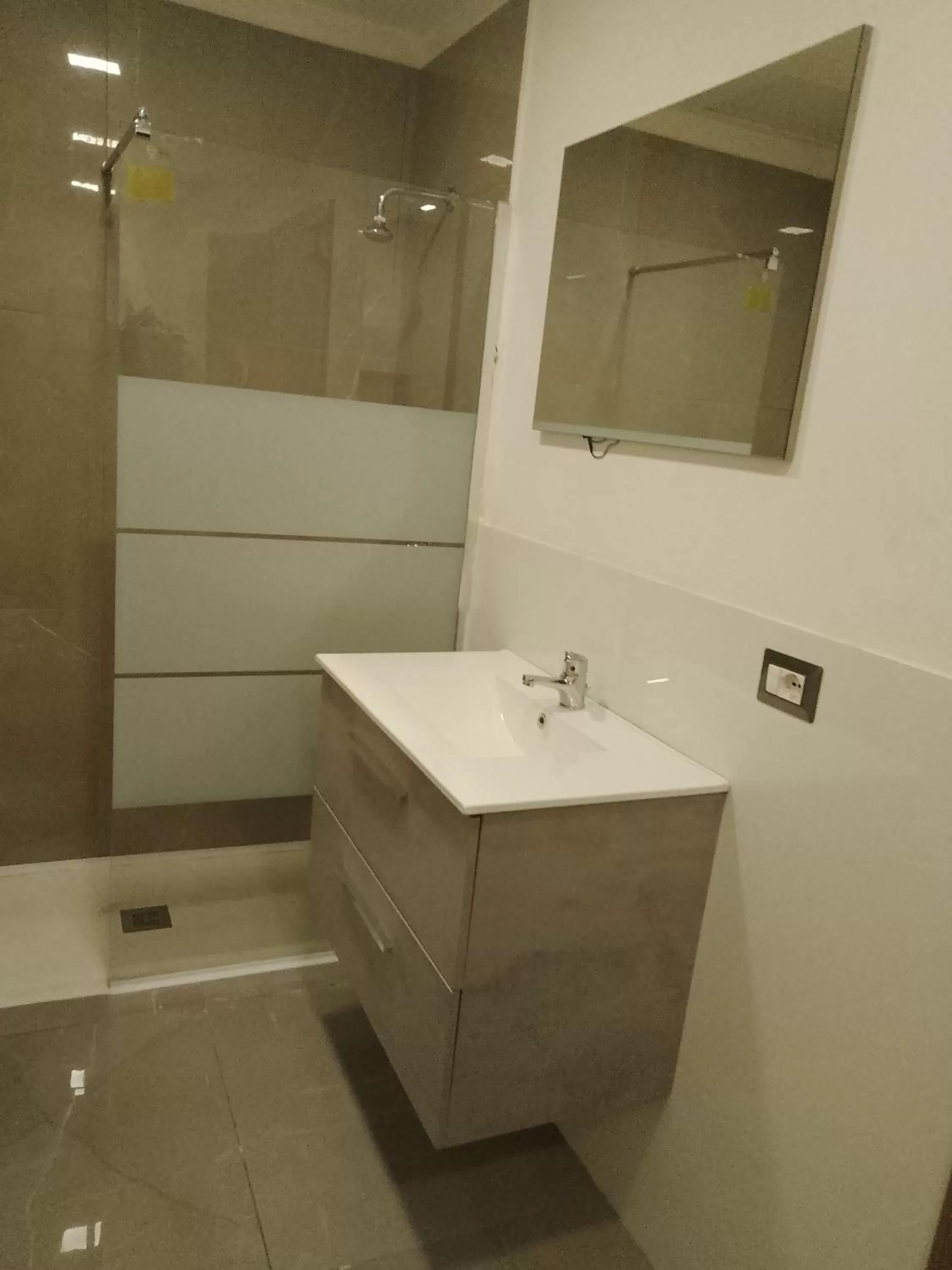 Shower, Bathroom in Beb al numero 15