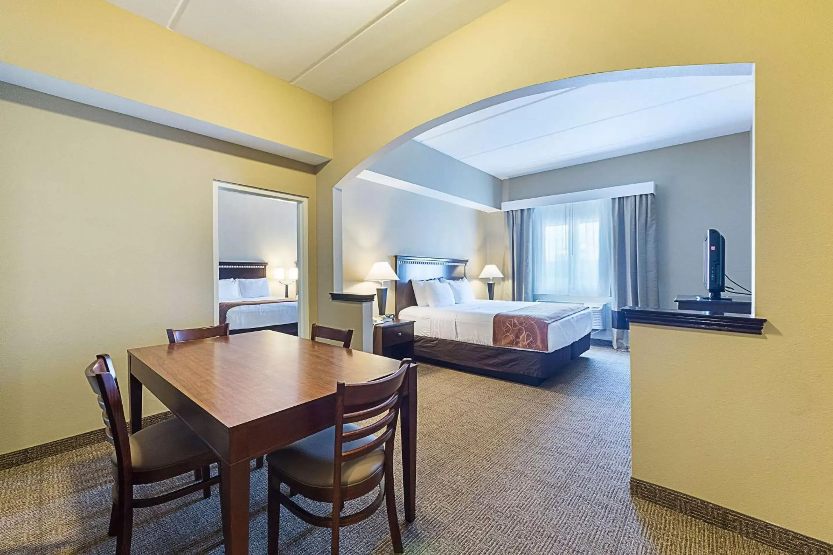 Family Suite - Non-Smoking in Comfort Suites Beachside Family Suite - Non-Smoking in Comfort Suites Beachside