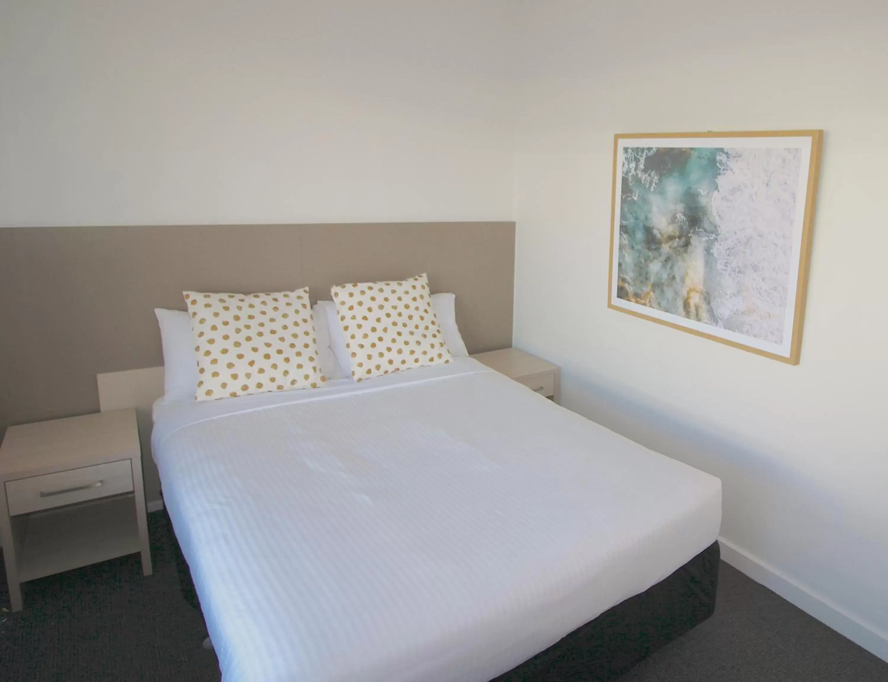 Bed in Batemans Bay Lodge