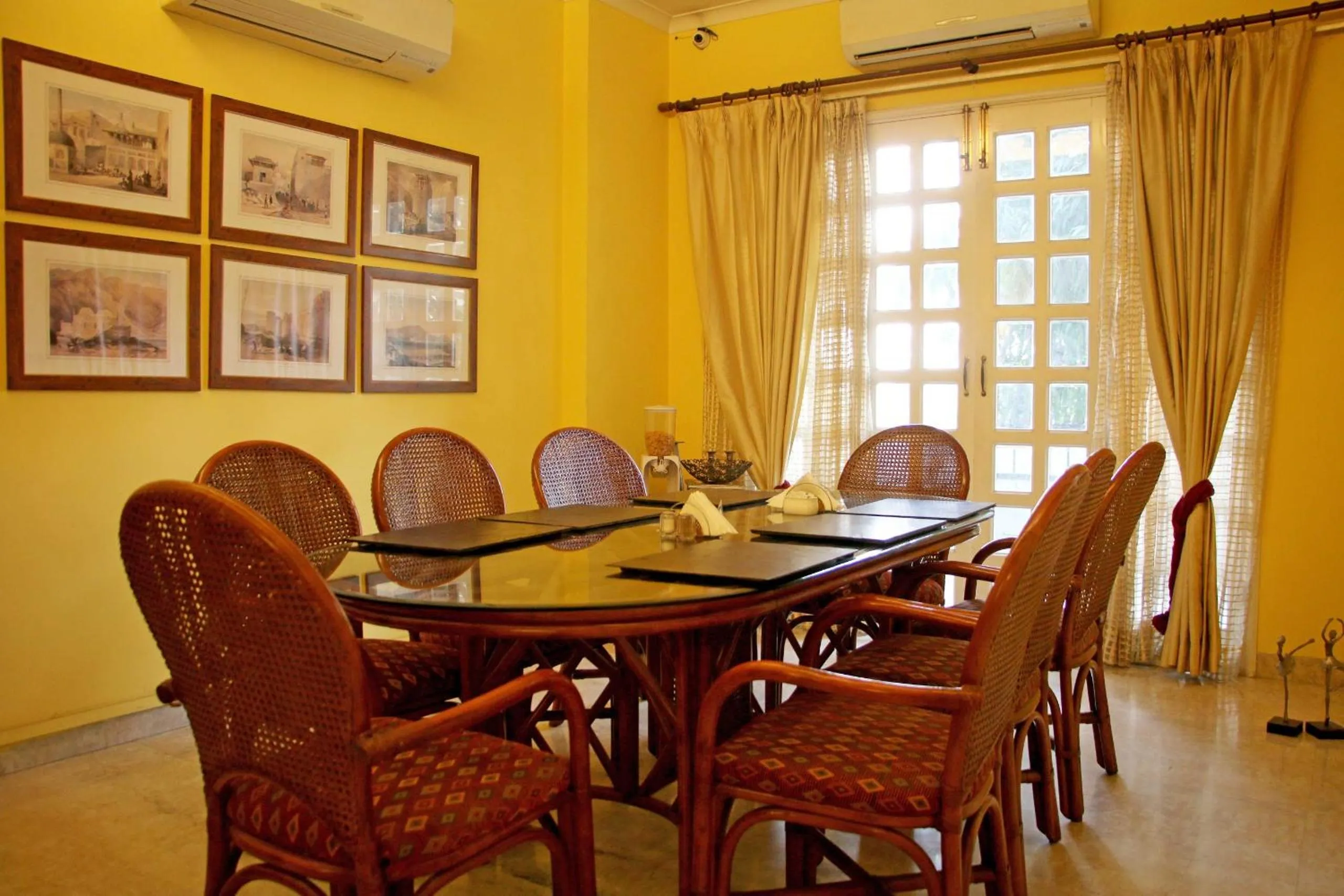 Dining area in Colonel’s Retreat
