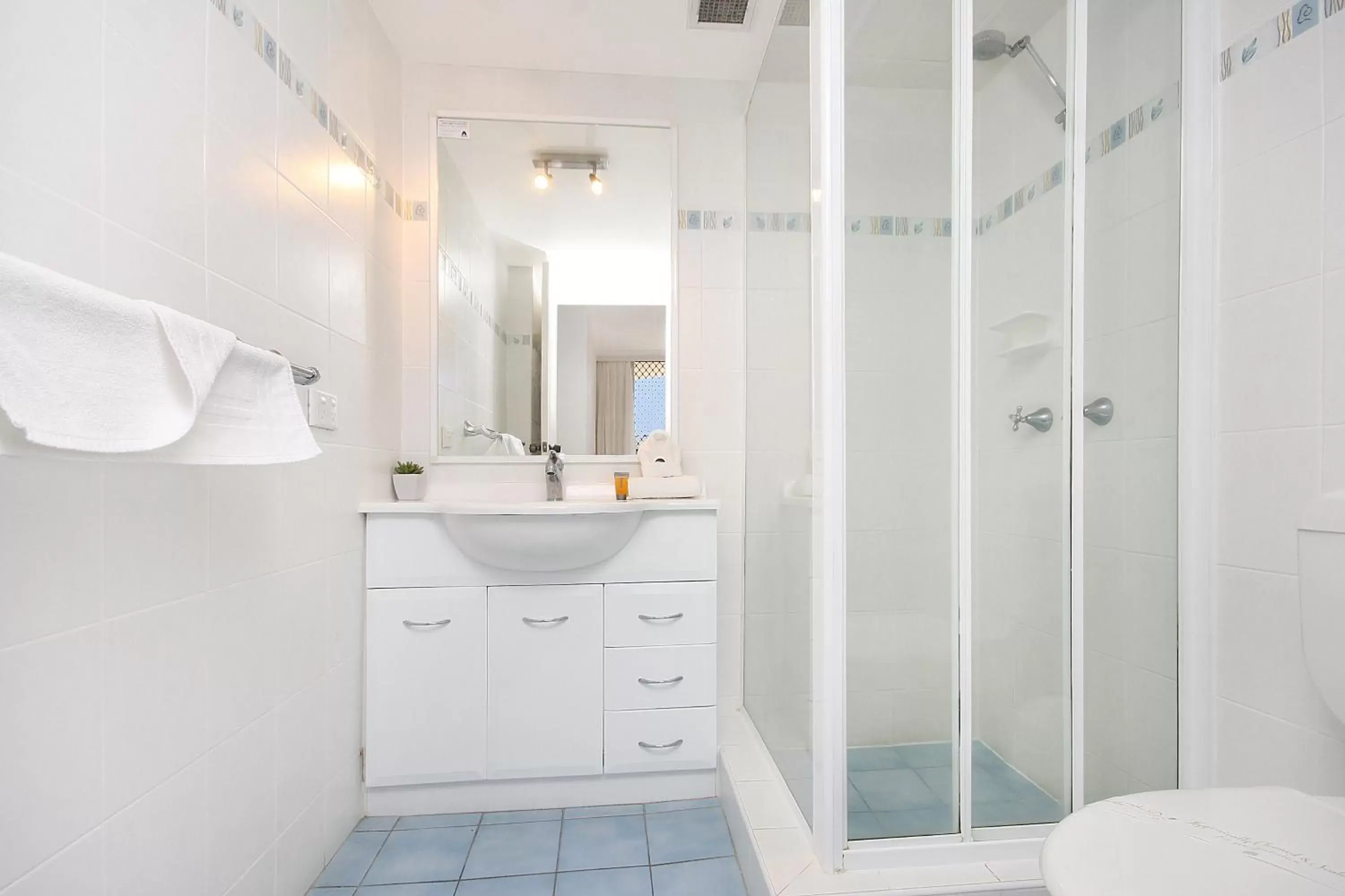 Bathroom in Spindrift on the Beach - Absolute Beachfront