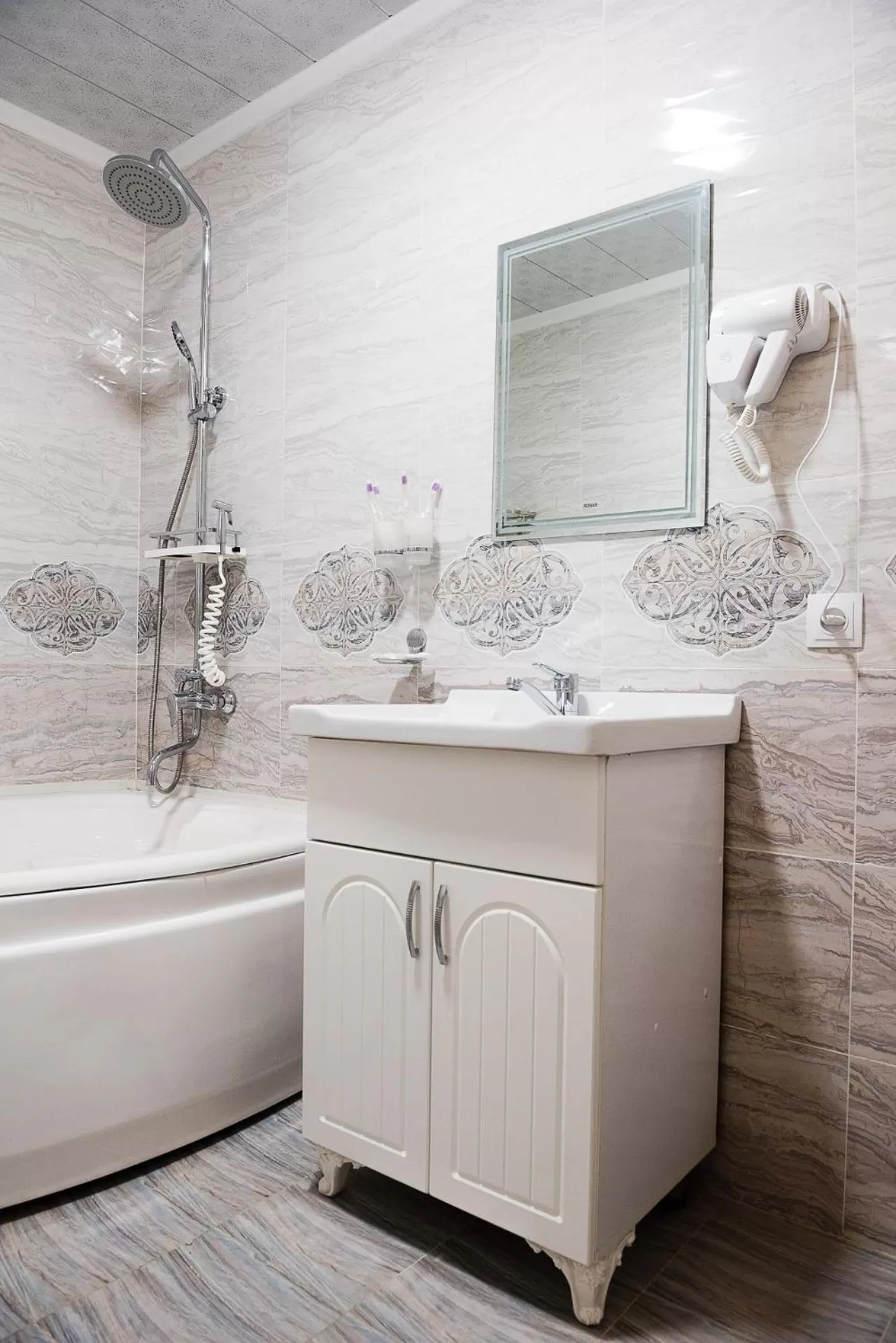 Bathroom in Durdona hotel