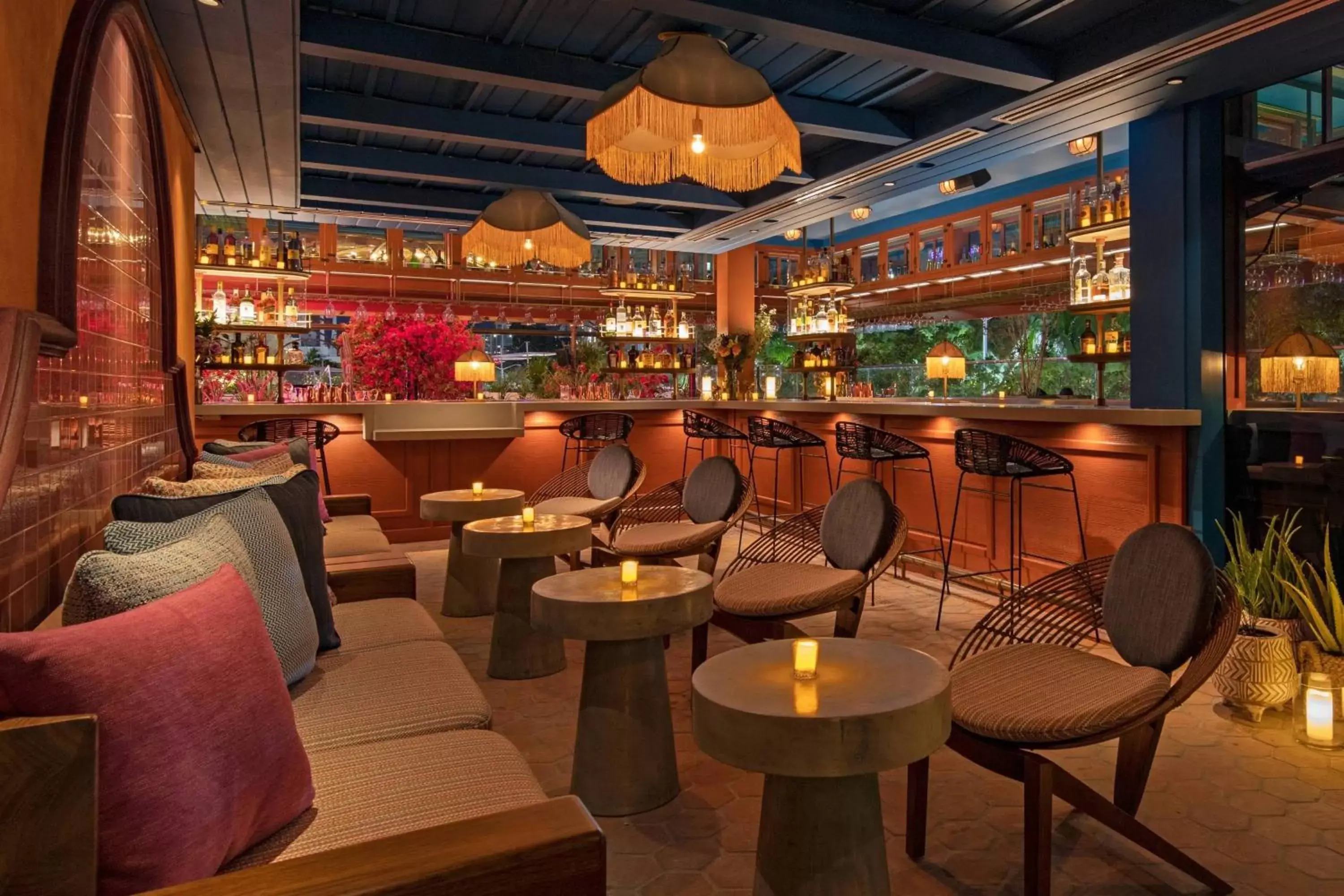 Restaurant/places to eat, Lounge/Bar in Moxy Miami South Beach