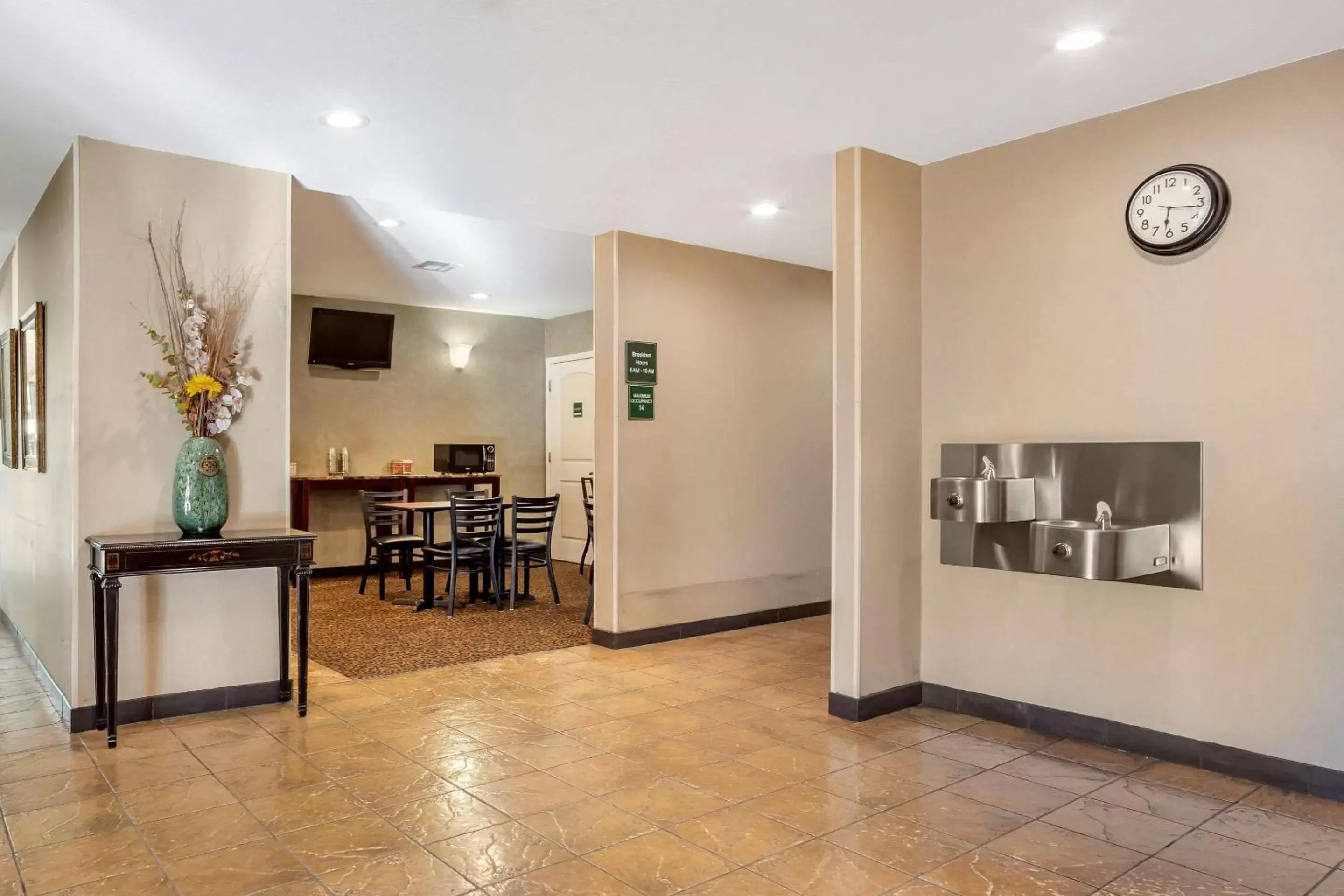Lobby or reception, Kitchen/Kitchenette in Quality Inn & Suites Livermore