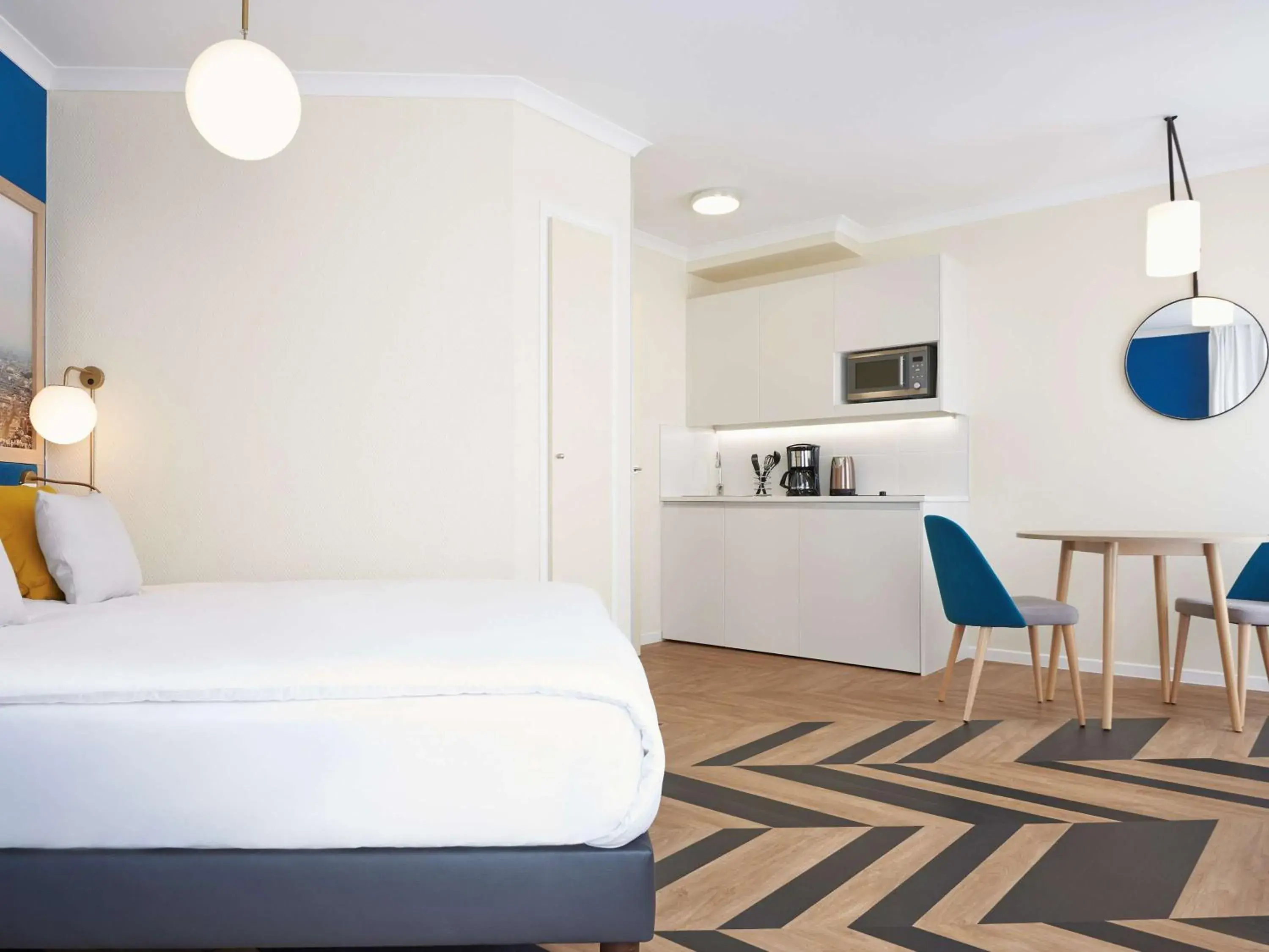 Photo of the whole room, Bed in Aparthotel Adagio Porte de Versailles