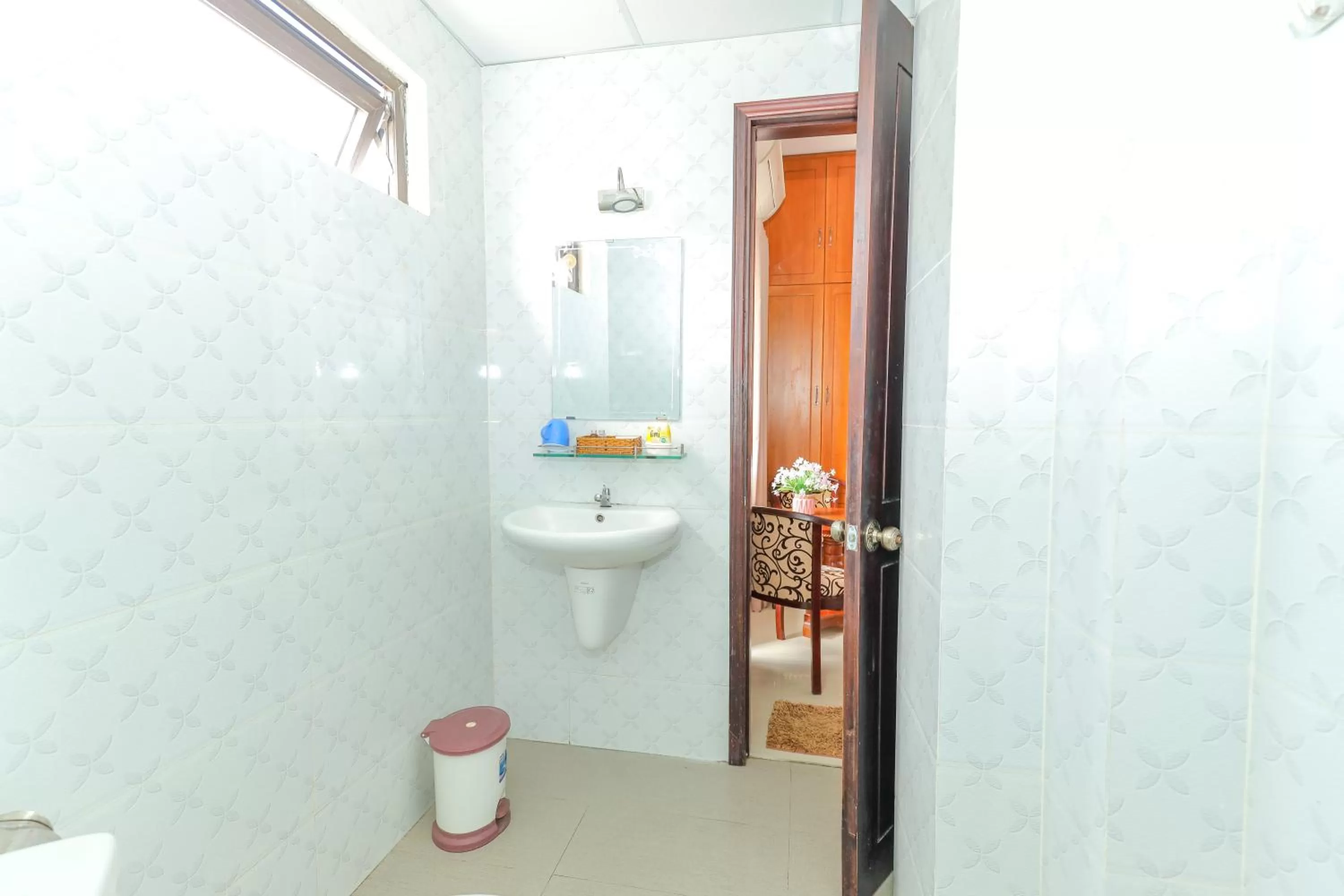 Bathroom in Ciao Hồng Phúc Hotel