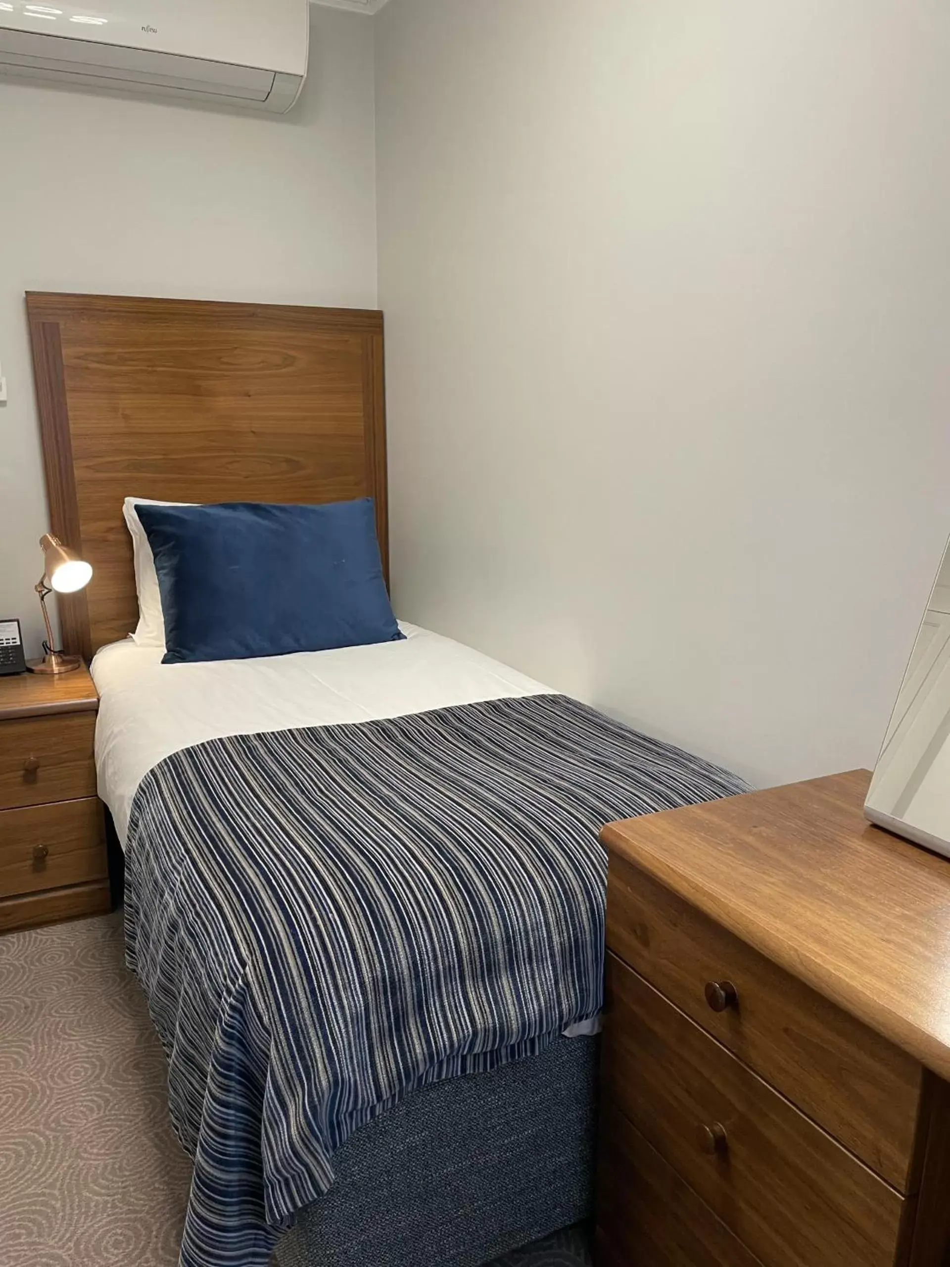 Small Single Room in The Windermere Hotel, London