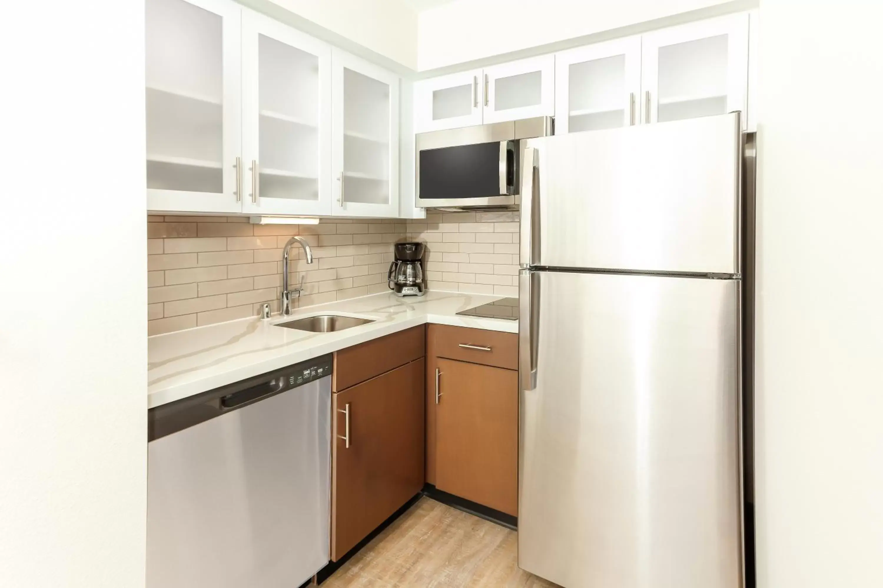 Kitchen or kitchenette, Kitchen/Kitchenette in Staybridge Suites - San Bernardino - Loma Linda