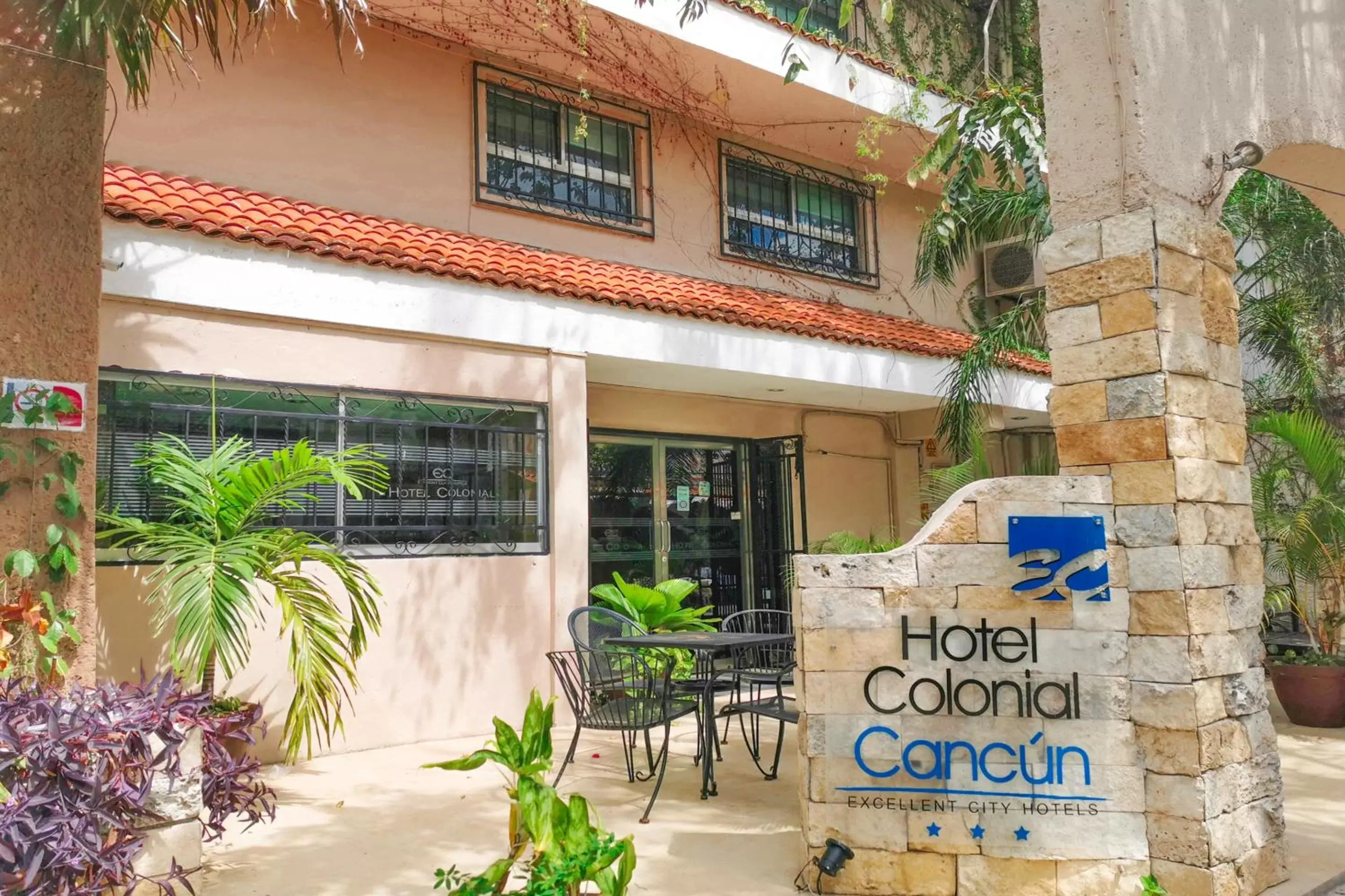 Facade/entrance in Grand Hotel Colonial Cancun