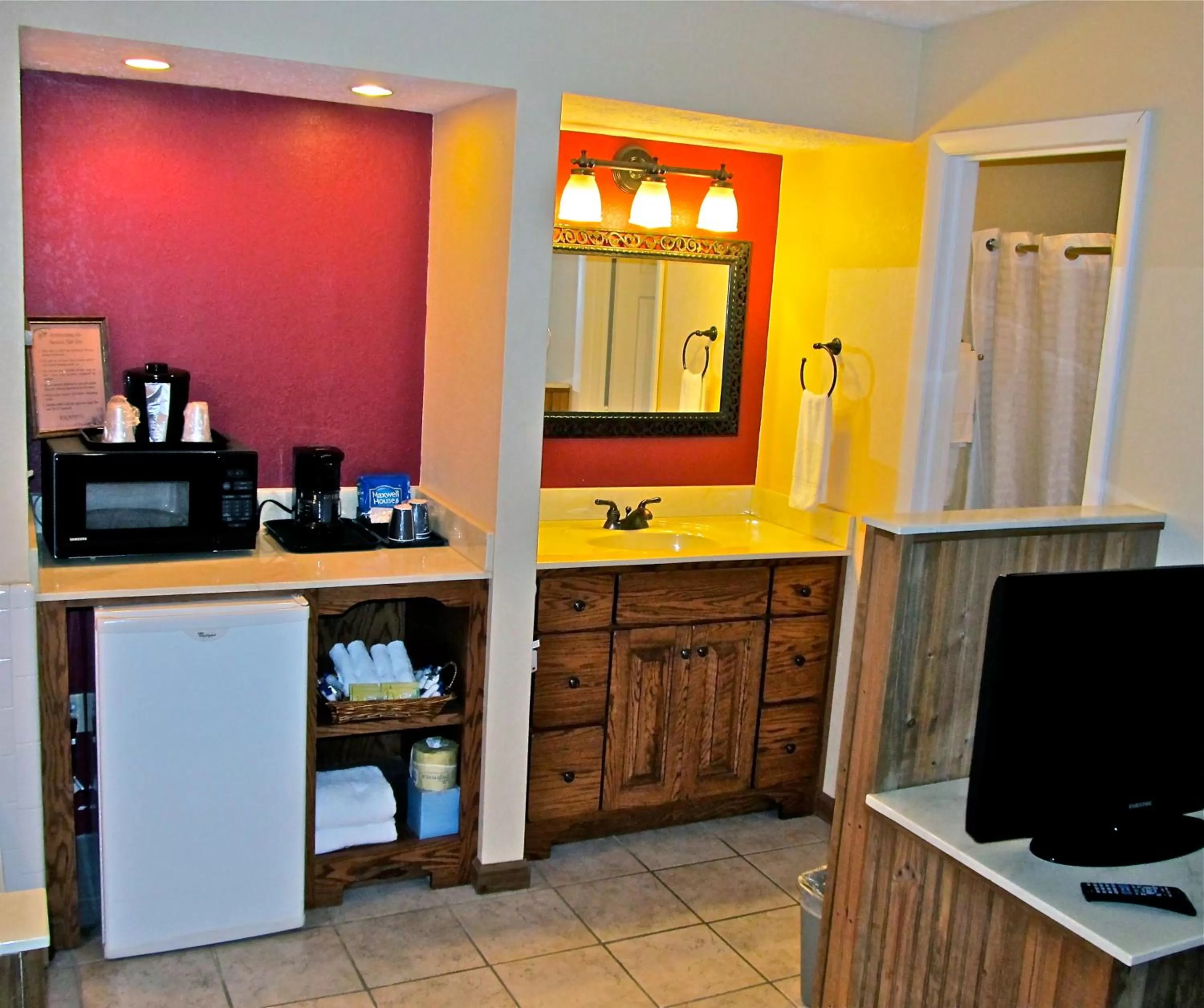 Coffee/tea facilities, Kitchen/Kitchenette in Jonathan Creek Inn and Villas