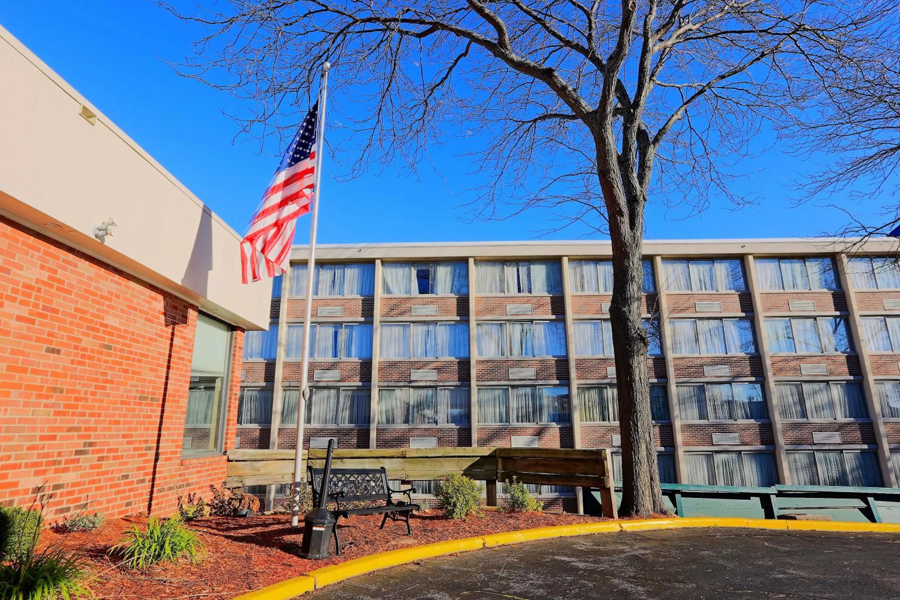 Property building in Wyndham Garden Kenosha Harborside