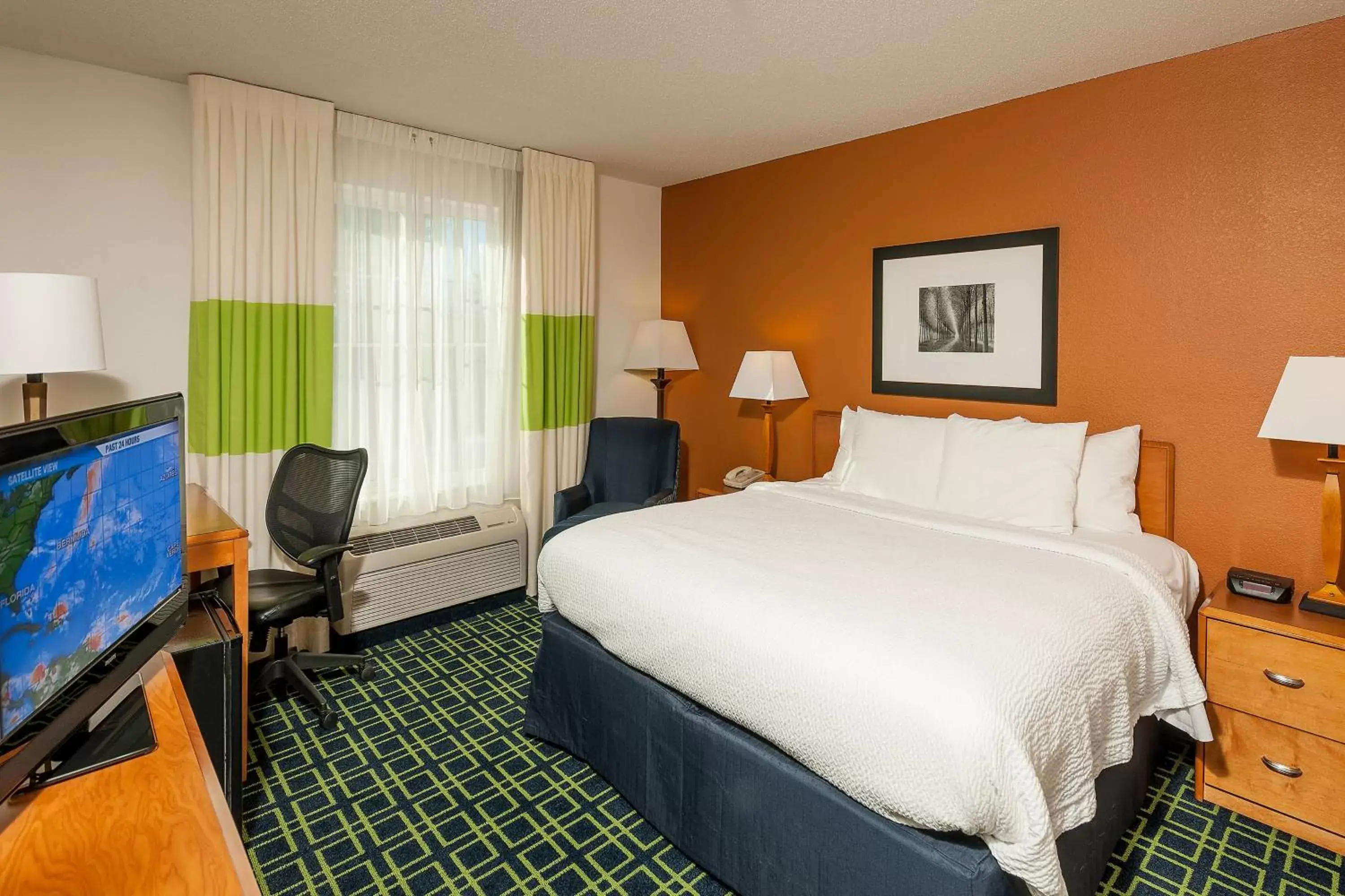 Photo of the whole room, Bed in Fairfield Inn & Suites by Marriott Brunswick Freeport