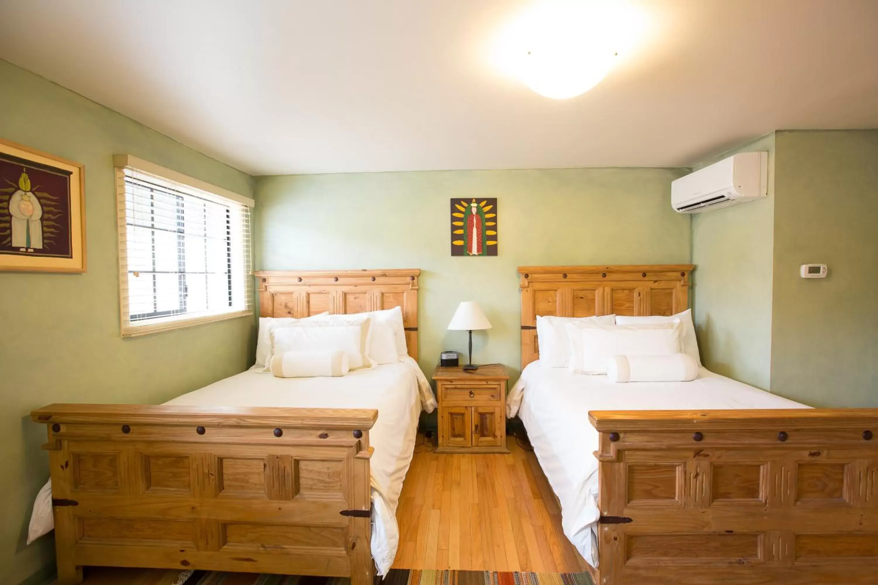 Bedroom, Bed in Blue Iguana Inn