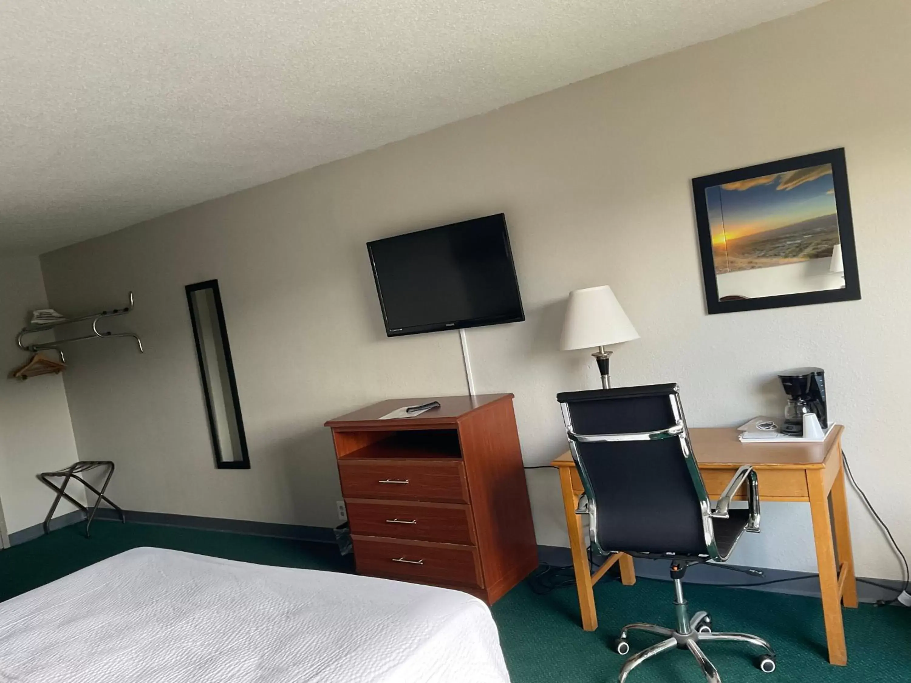 TV/Entertainment Center in Days Inn by Wyndham Cambridge