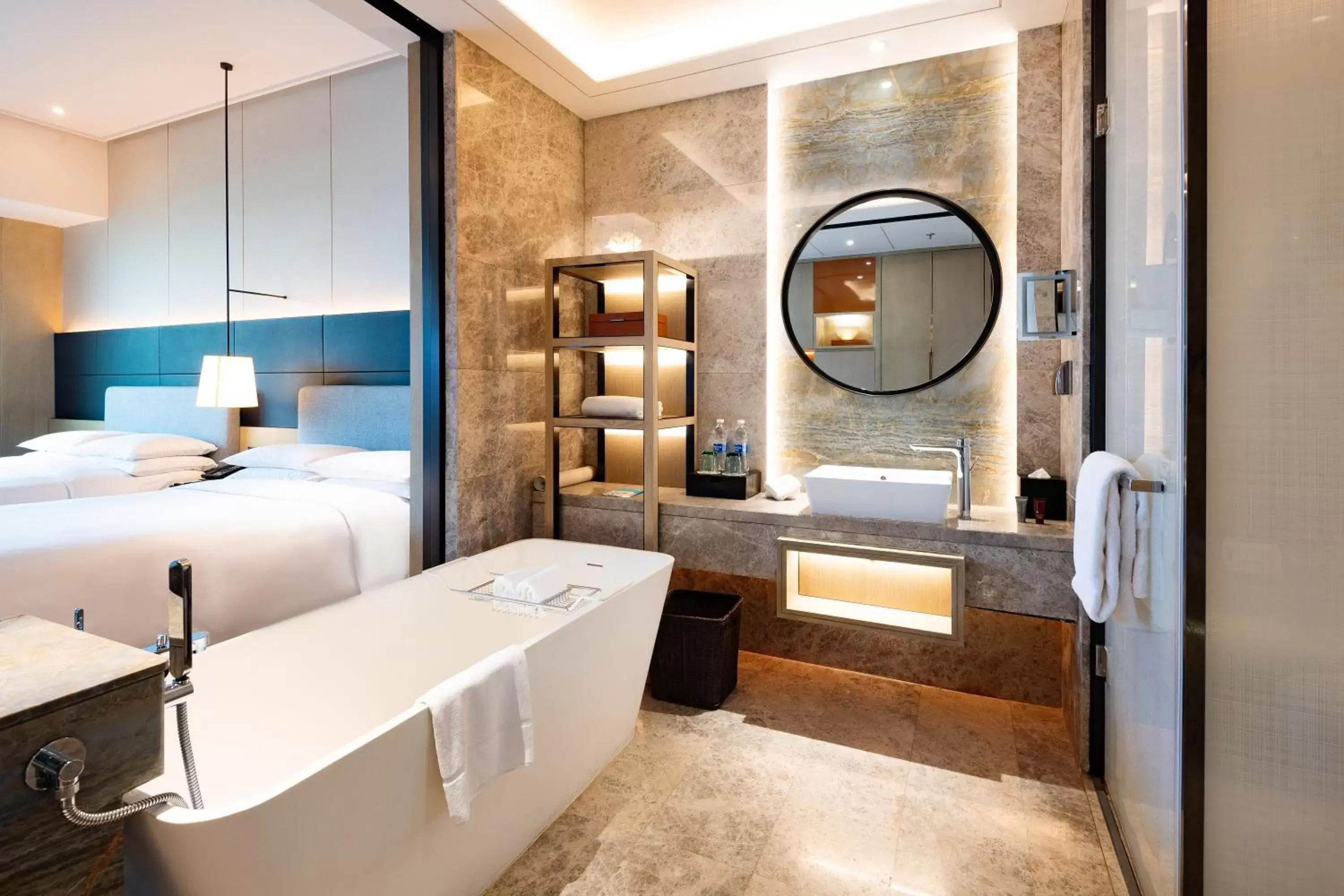 Photo of the whole room, Bathroom in Yantai Marriott Hotel