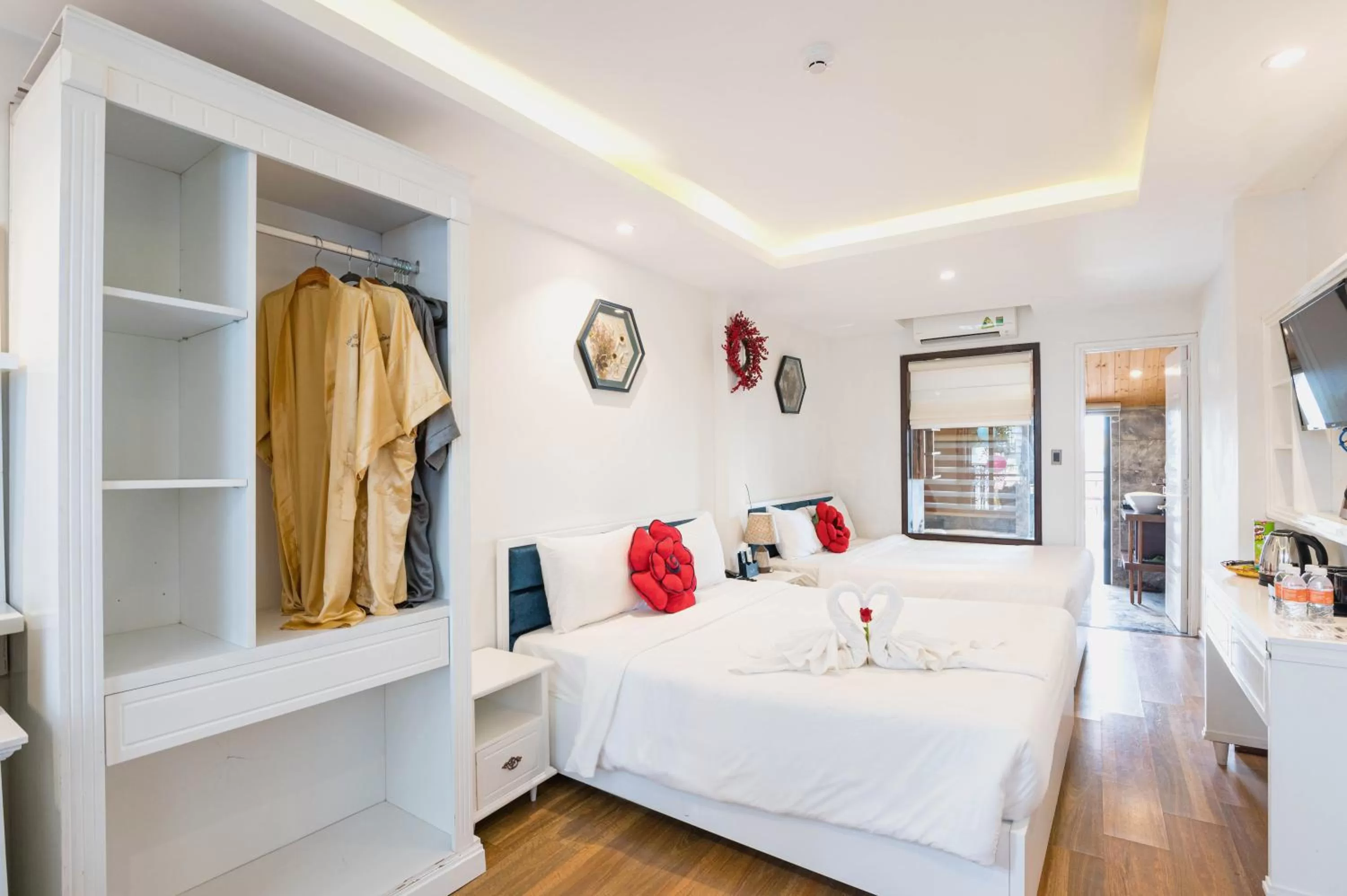 Photo of the whole room, Bed in Hoang Trinh Hotel