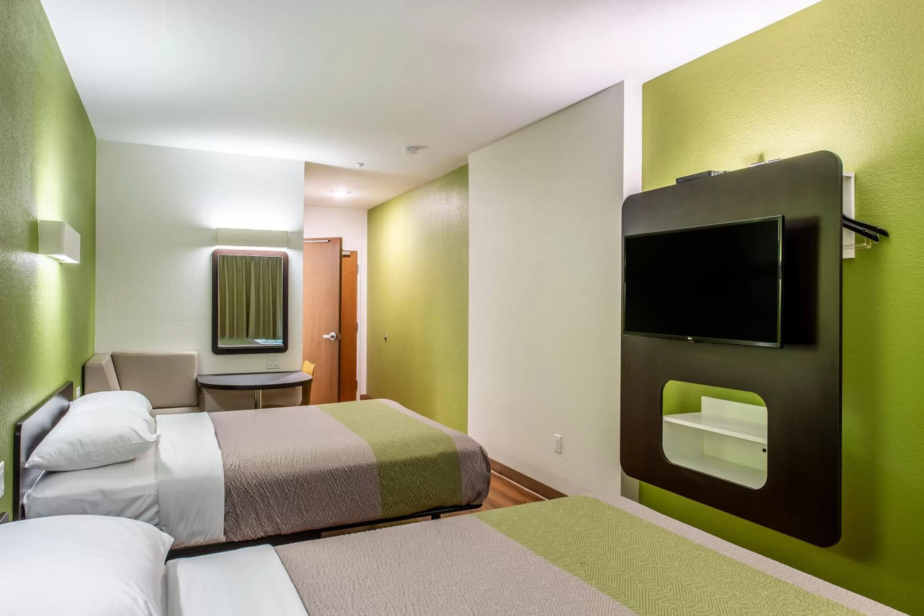 Bed in Motel 6-Mankato, MN