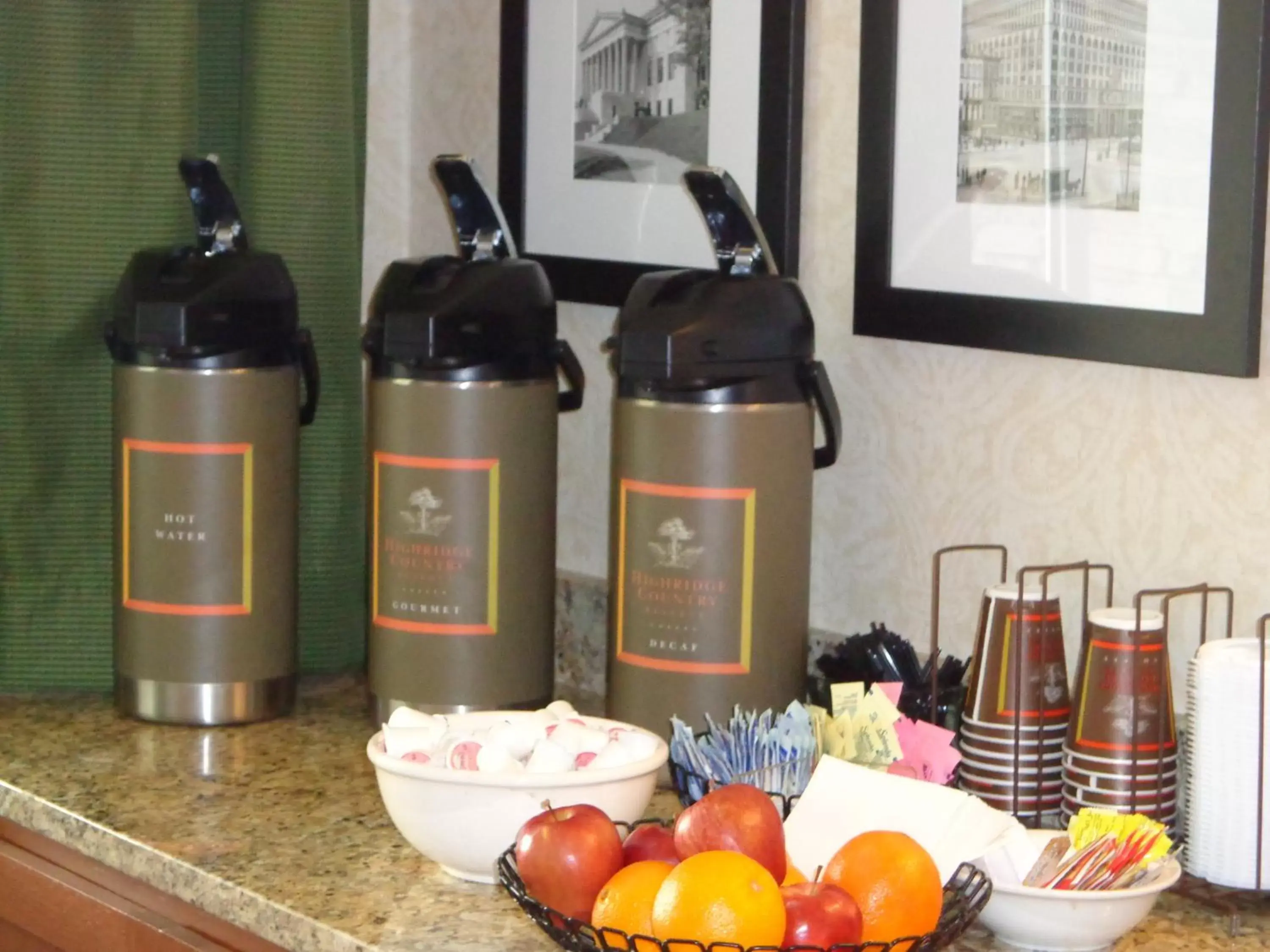 Coffee/tea facilities in Country Inn & Suites Buffalo South I-90, NY