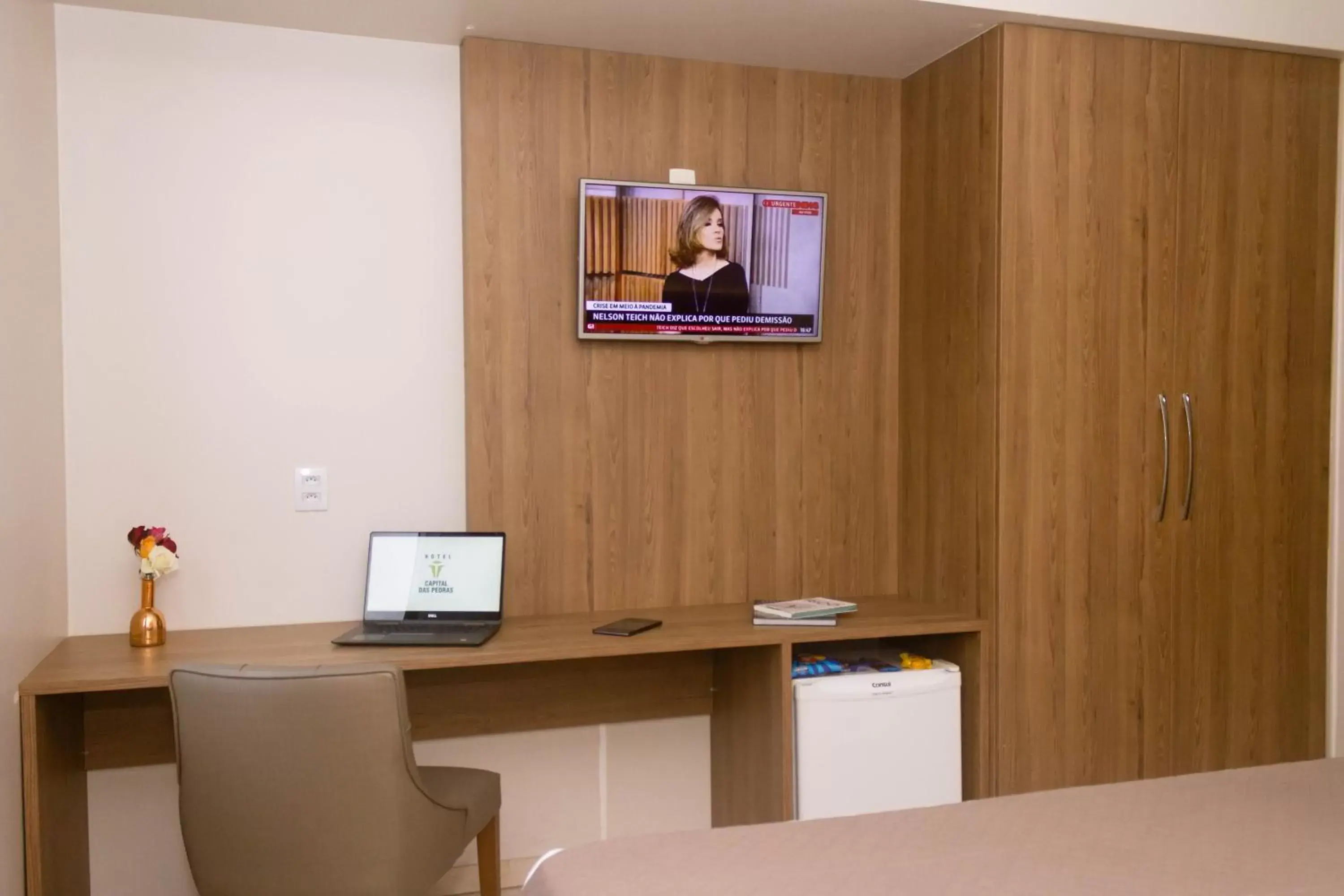 TV and multimedia, TV/Entertainment Center in Hotel Capital Das Pedras