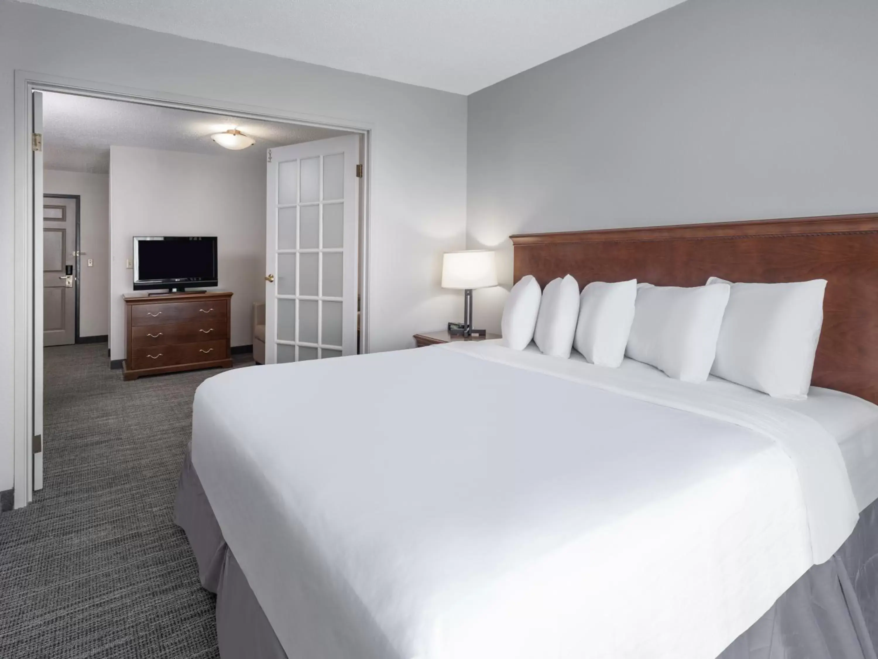 Bedroom, Bed in Country Inn & Suites by Radisson, Toledo, OH