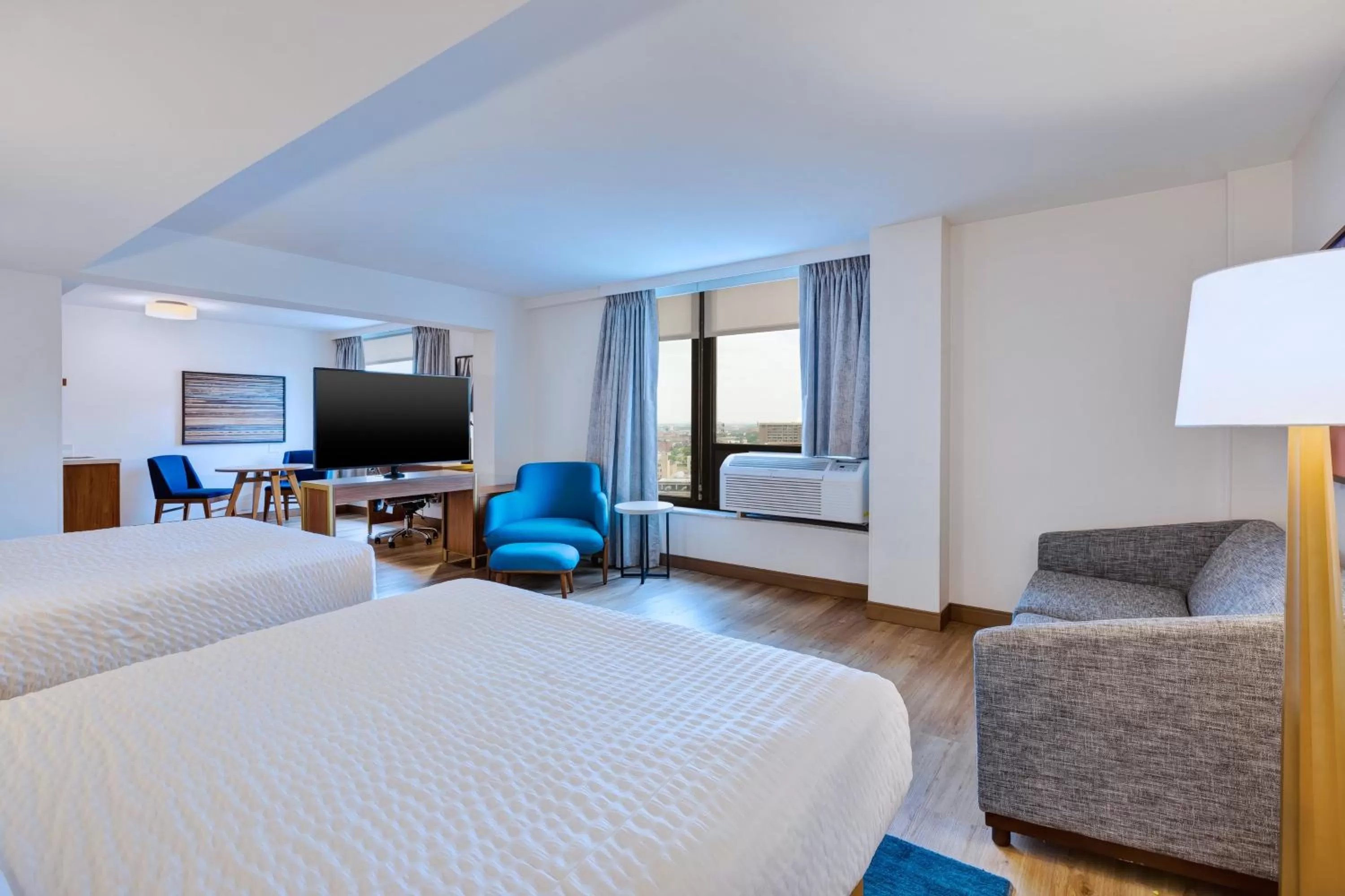 Photo of the whole room, Bed in Hotel Indigo Detroit Downtown by IHG