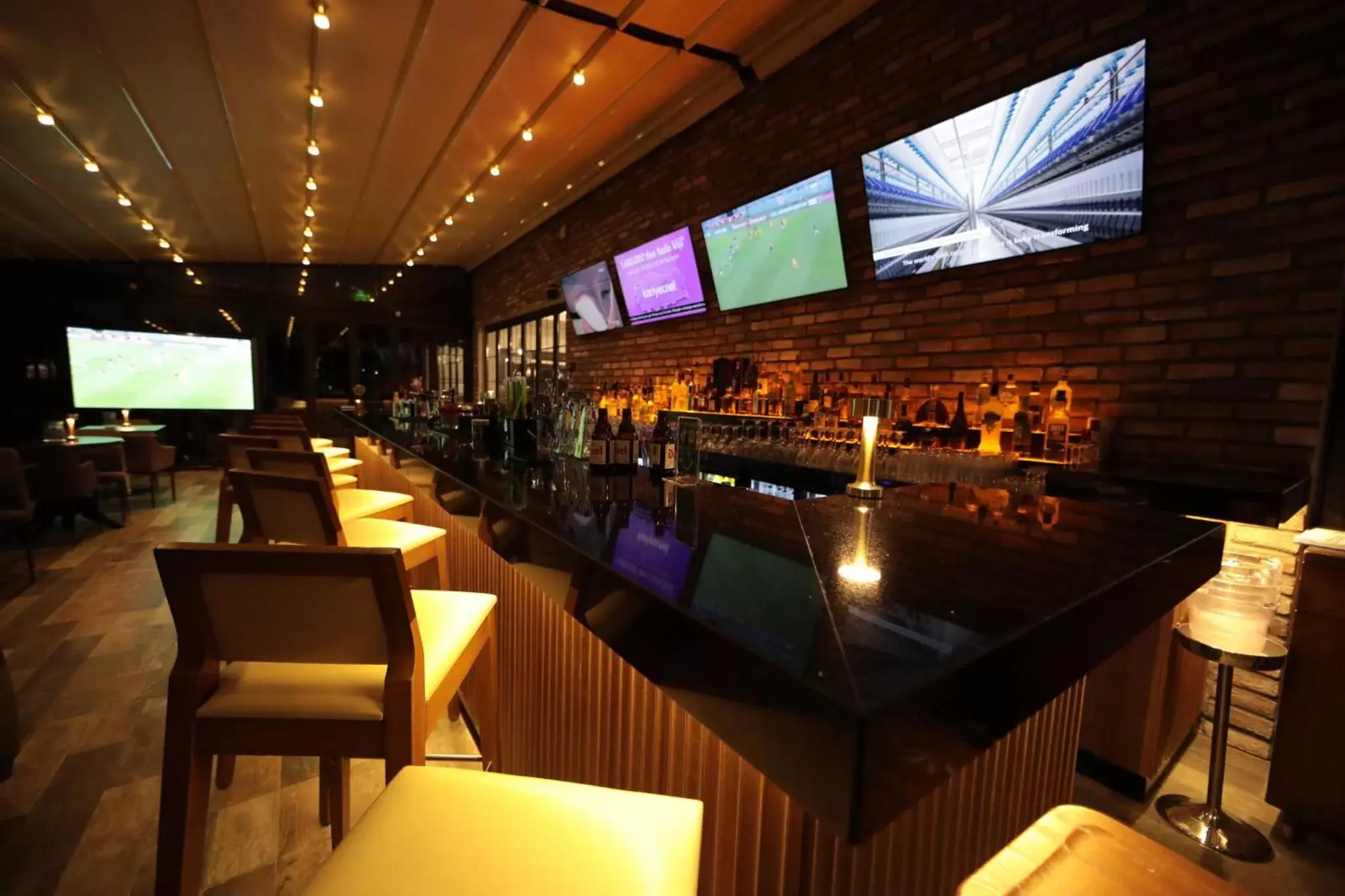 Lounge or bar, Restaurant/Places to Eat in Holiday Inn Ankara - Cukurambar, an IHG Hotel