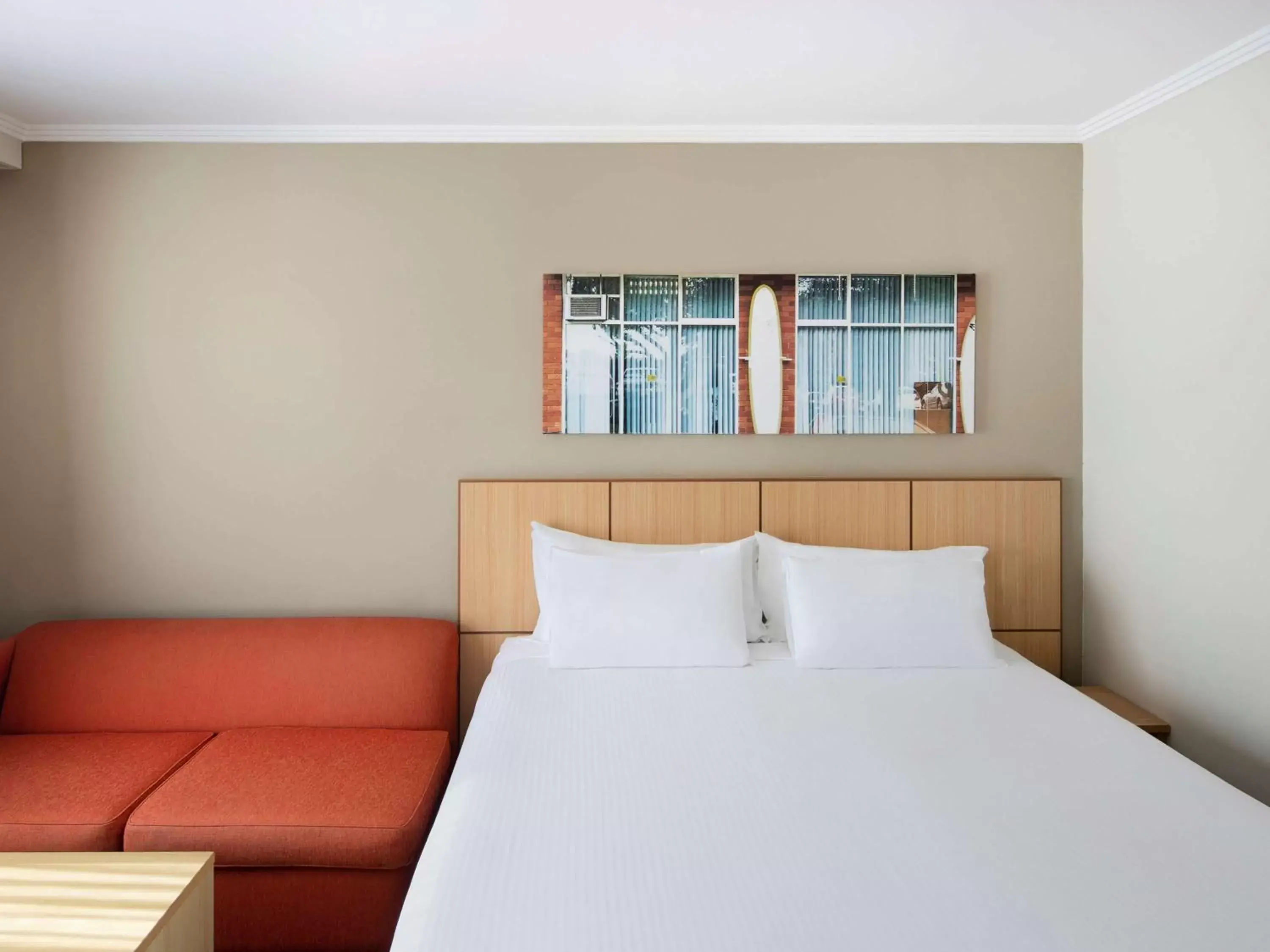 Bedroom, Bed in Mercure Sydney Manly Warringah