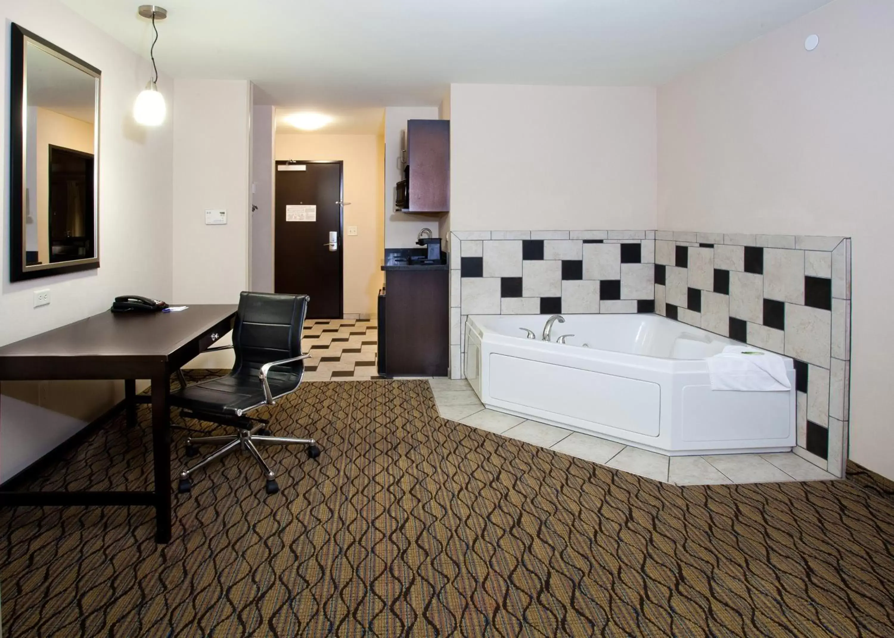 Photo of the whole room in Holiday Inn Express Tulsa South Bixby, an IHG Hotel