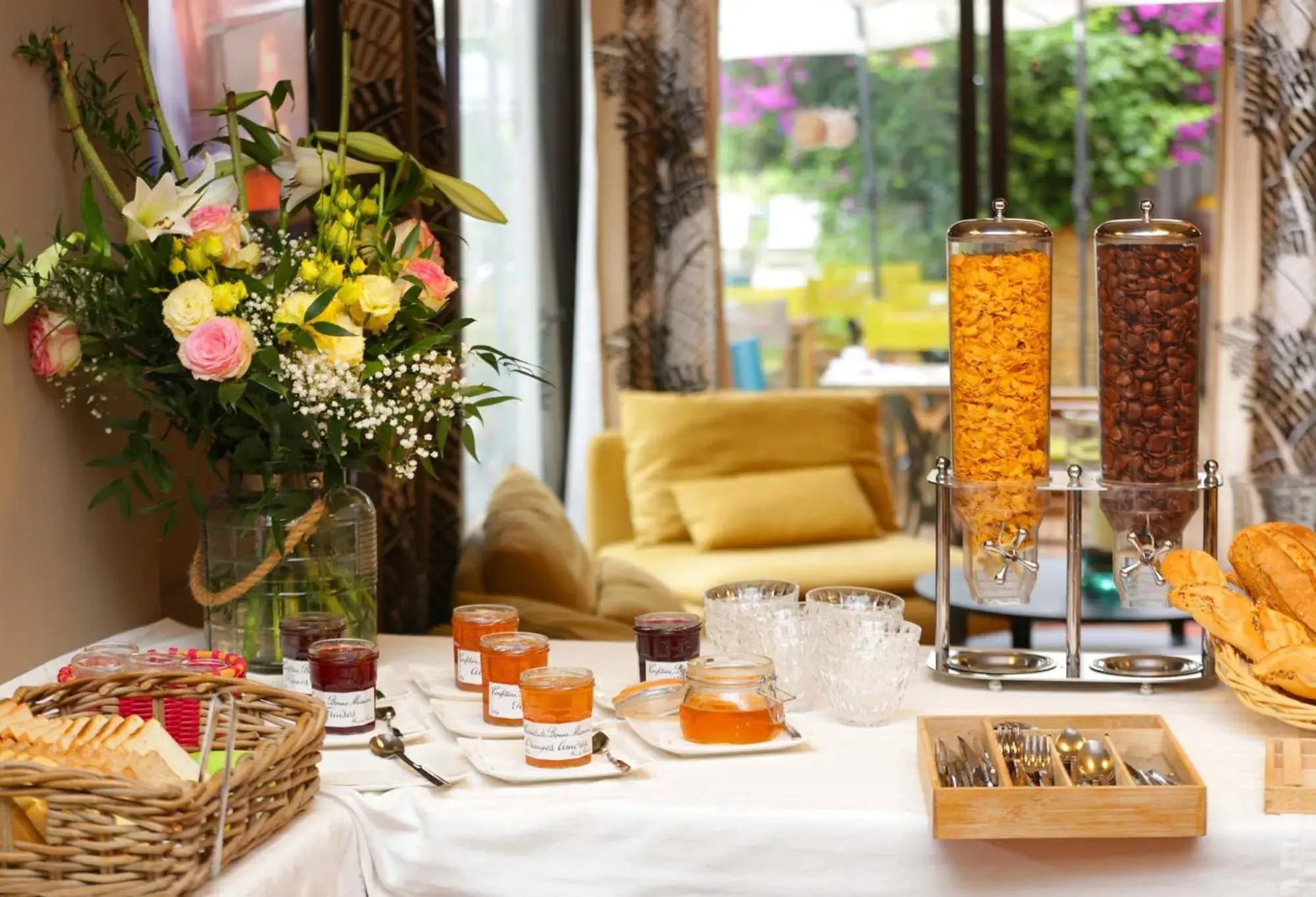 Buffet breakfast in Les Jardins de Cassis