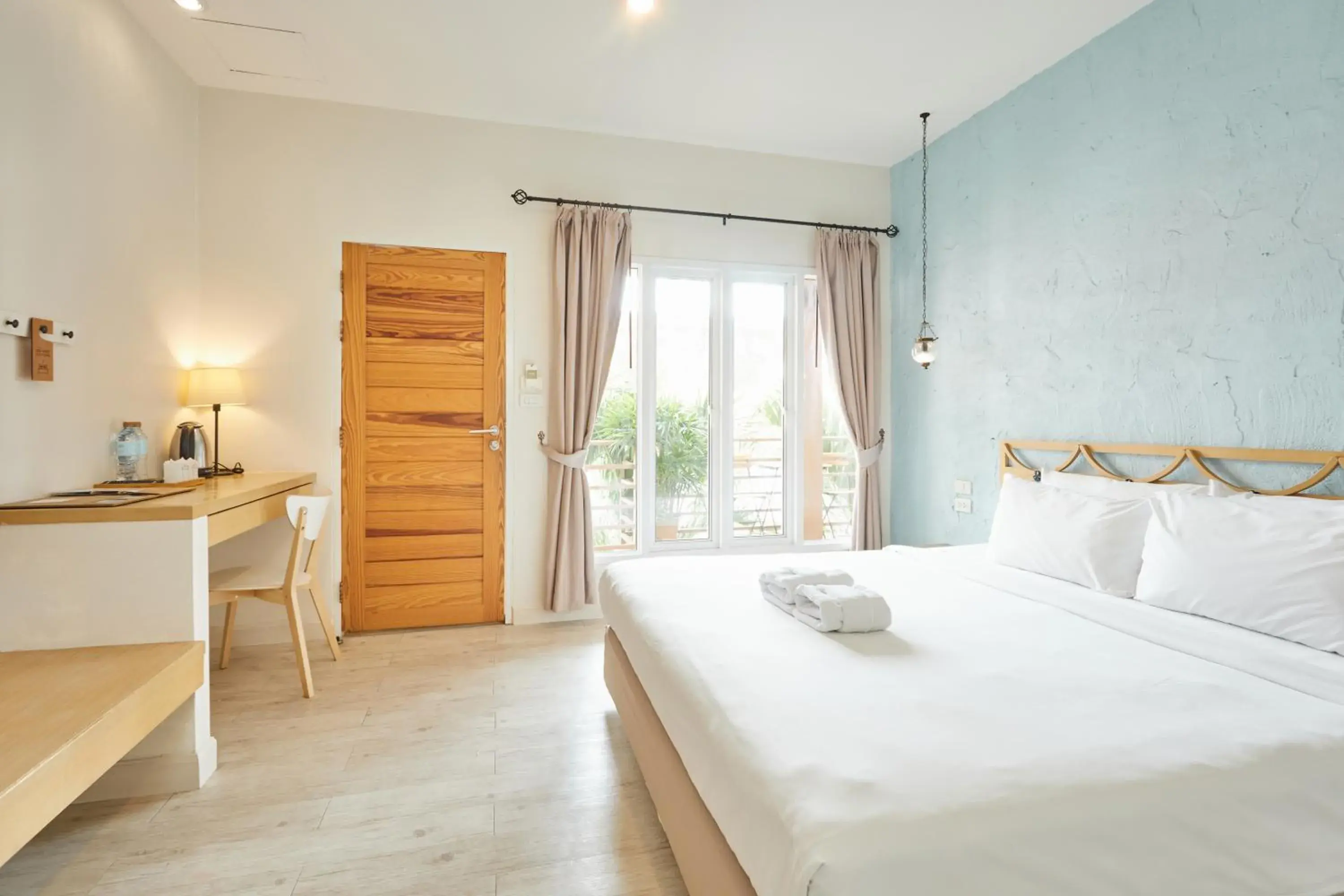 Bed in Talay Hotel & Villa