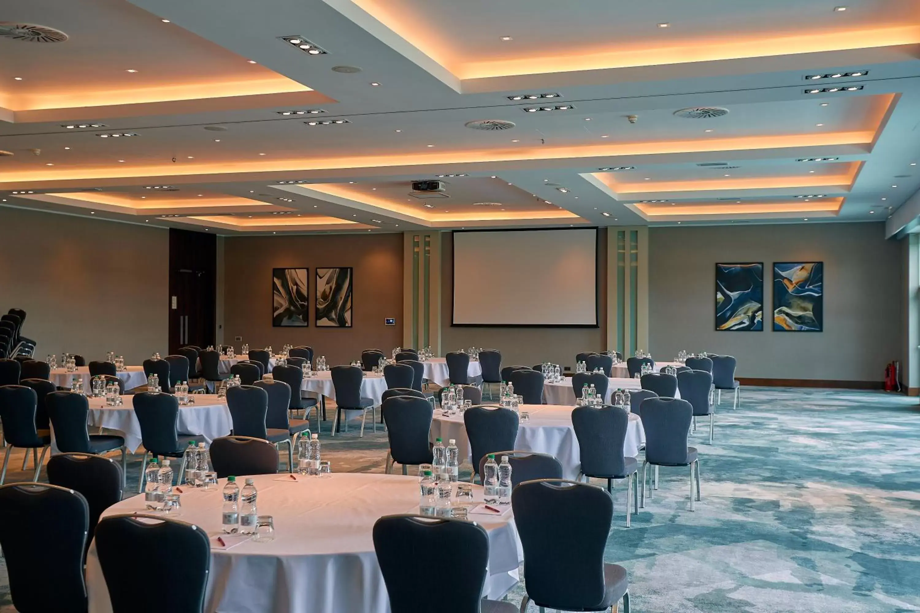 Meeting/conference room, Banquet Facilities in Crowne Plaza Marlow, an IHG Hotel