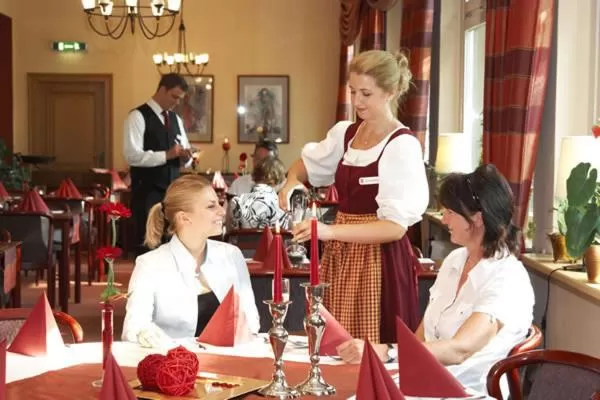 Restaurant/places to eat in Moorland Hotel am Senkelteich