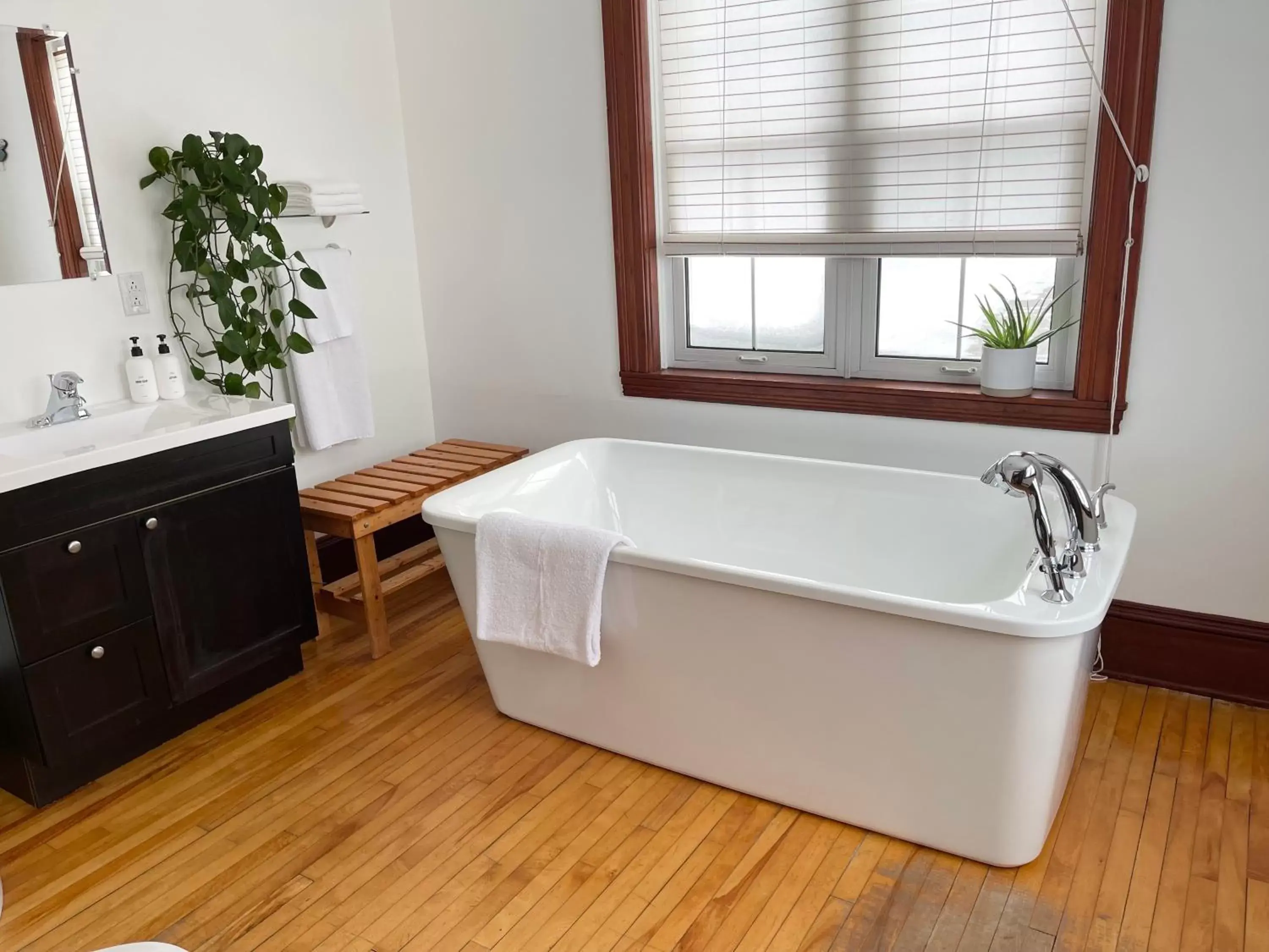 Bathroom in The Archie & Isidore Hotel