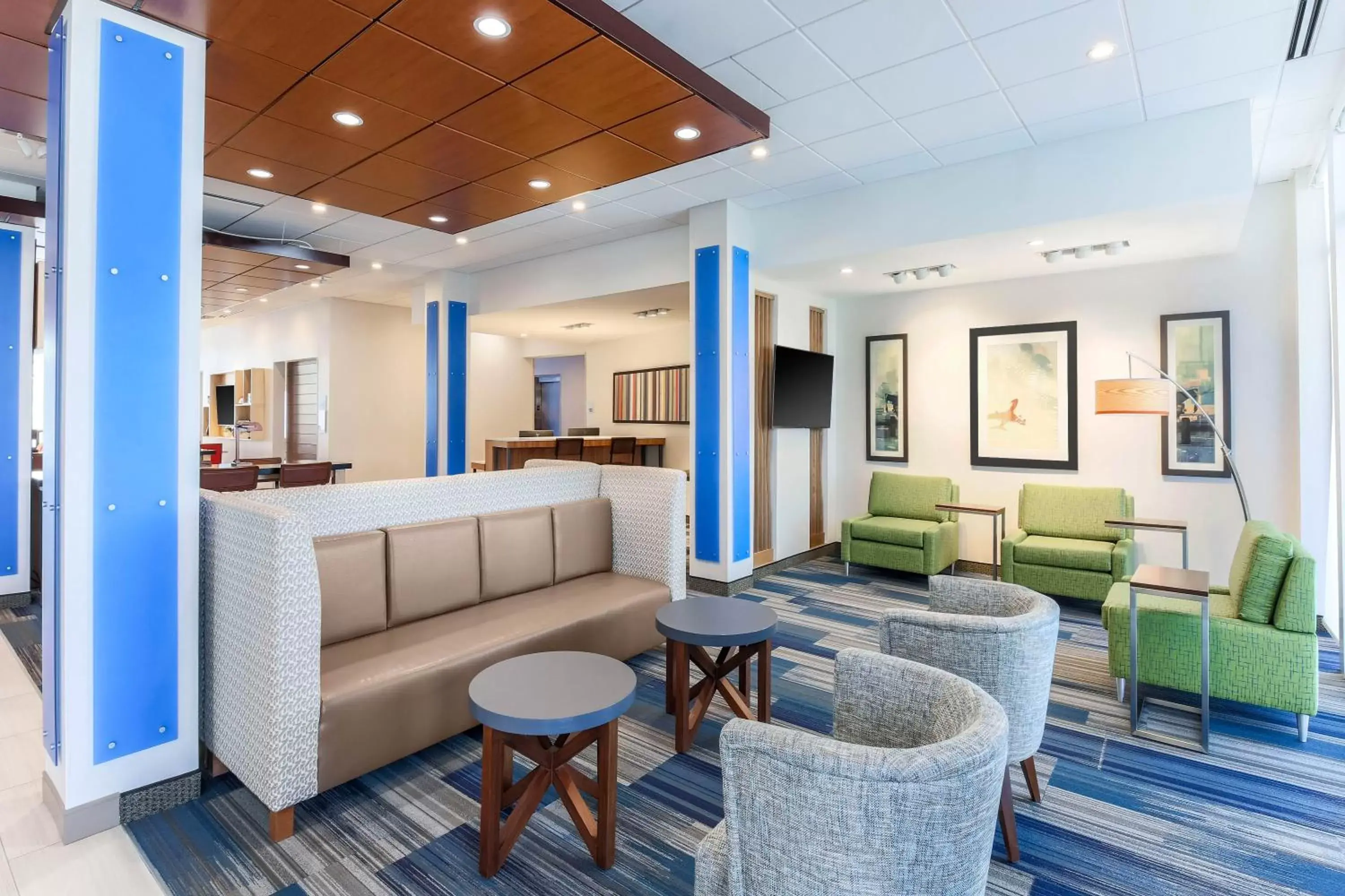 Property building, Lobby/Reception in Holiday Inn Express & Suites Chicago O'Hare Airport, an IHG Hotel