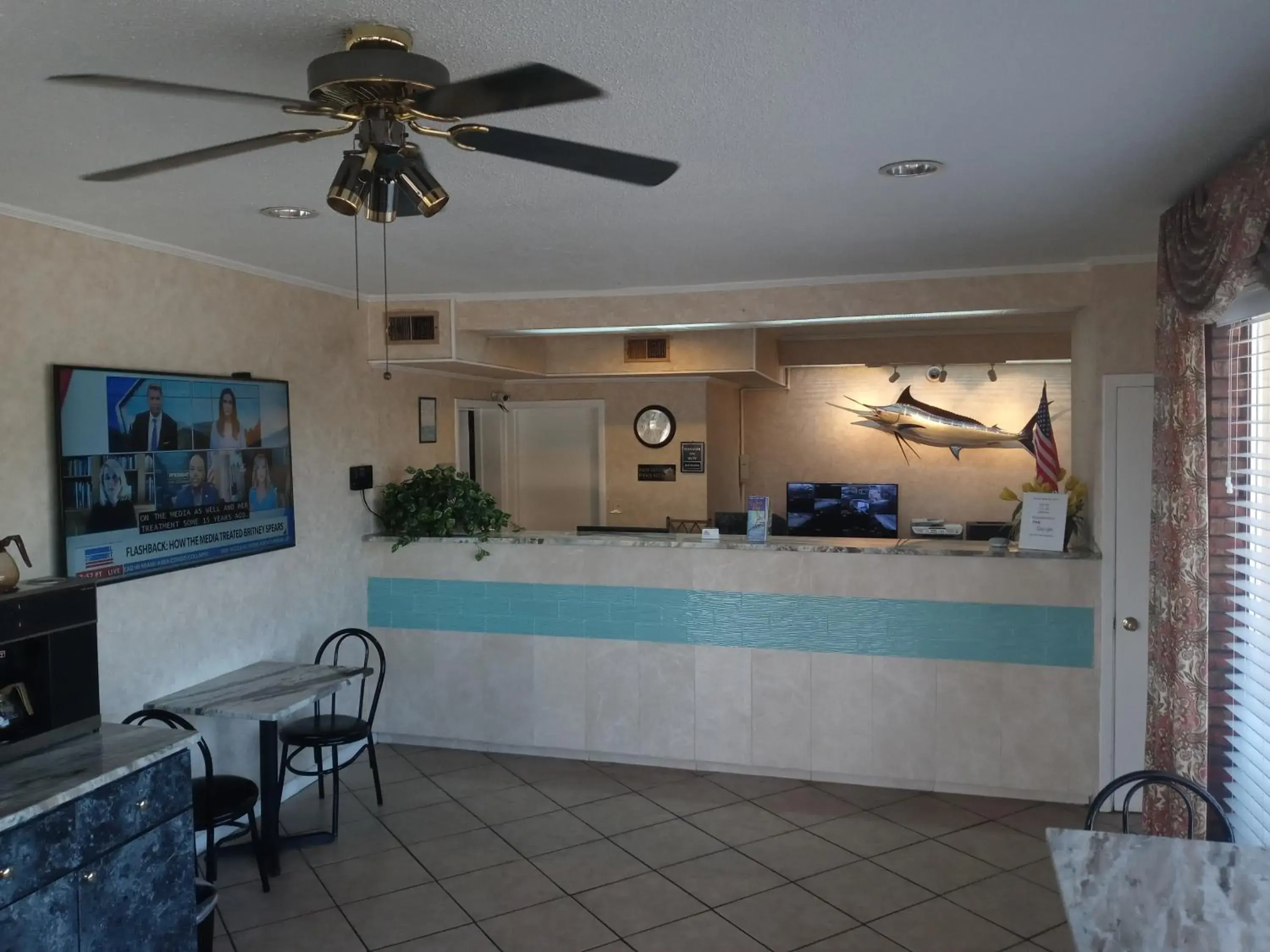 Lobby or reception in Hole Inn the Wall Hotel - Sunset Plaza - Fort Walton Beach